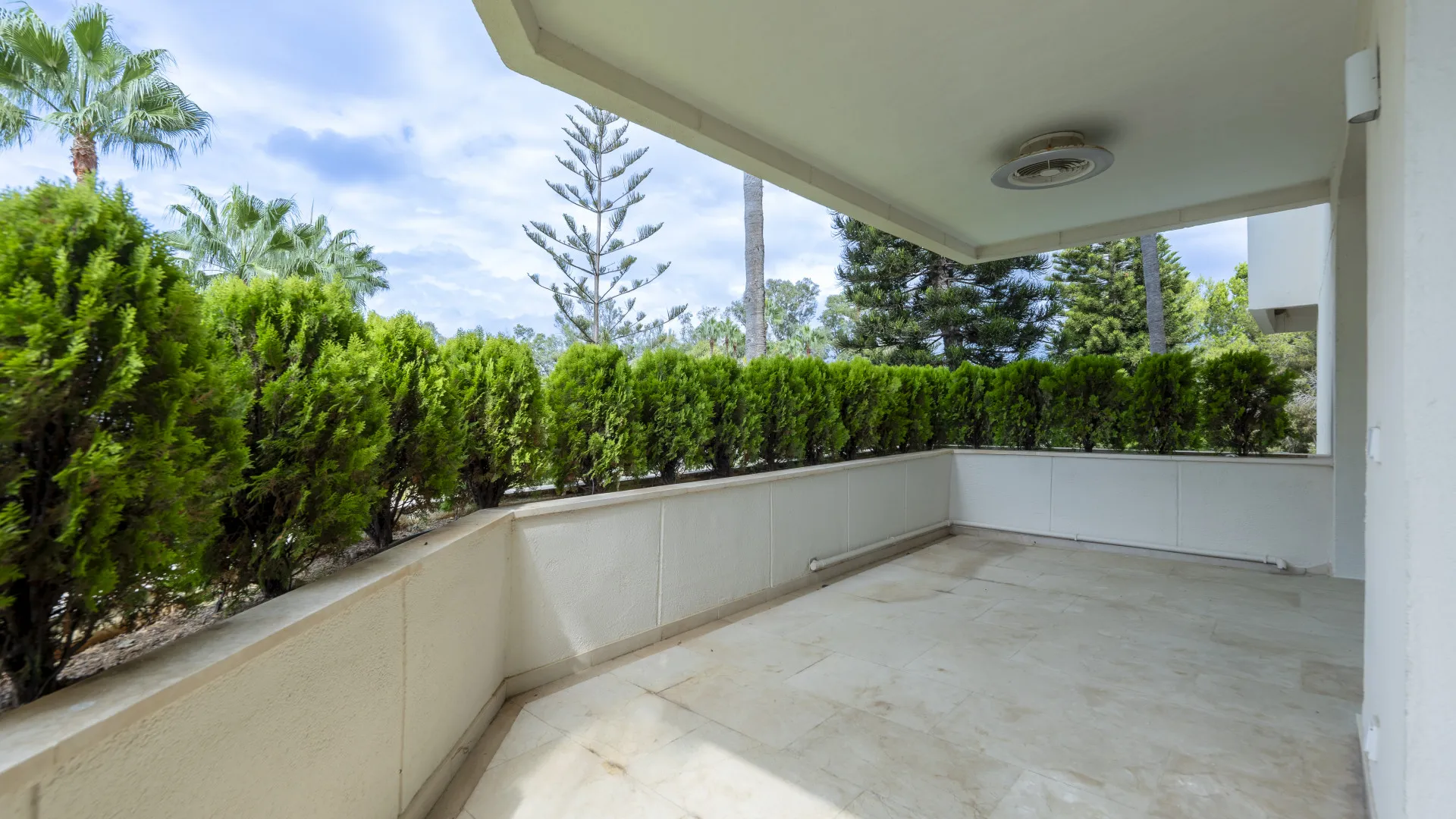For sale apartment with 4 bedrooms in Los Granados Playa