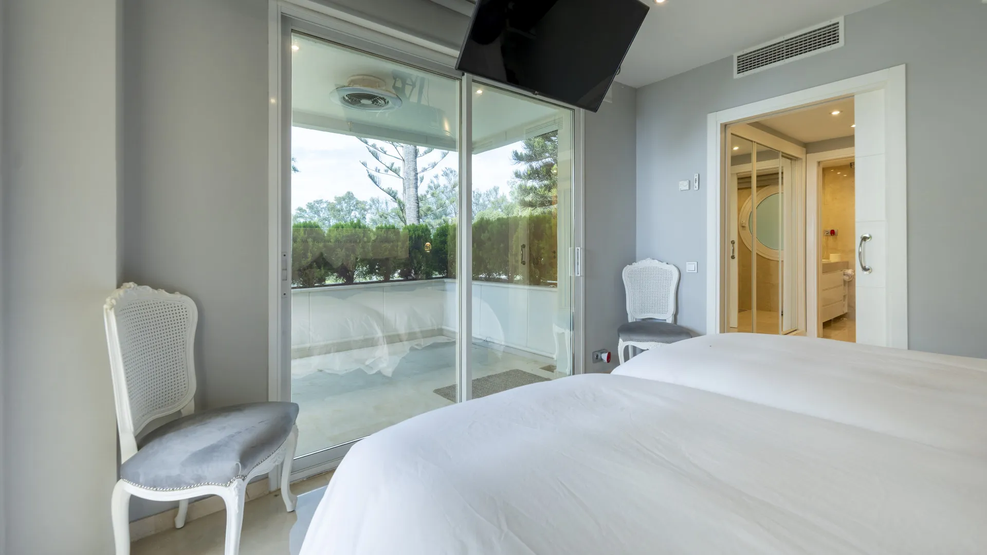 For sale apartment with 4 bedrooms in Los Granados Playa