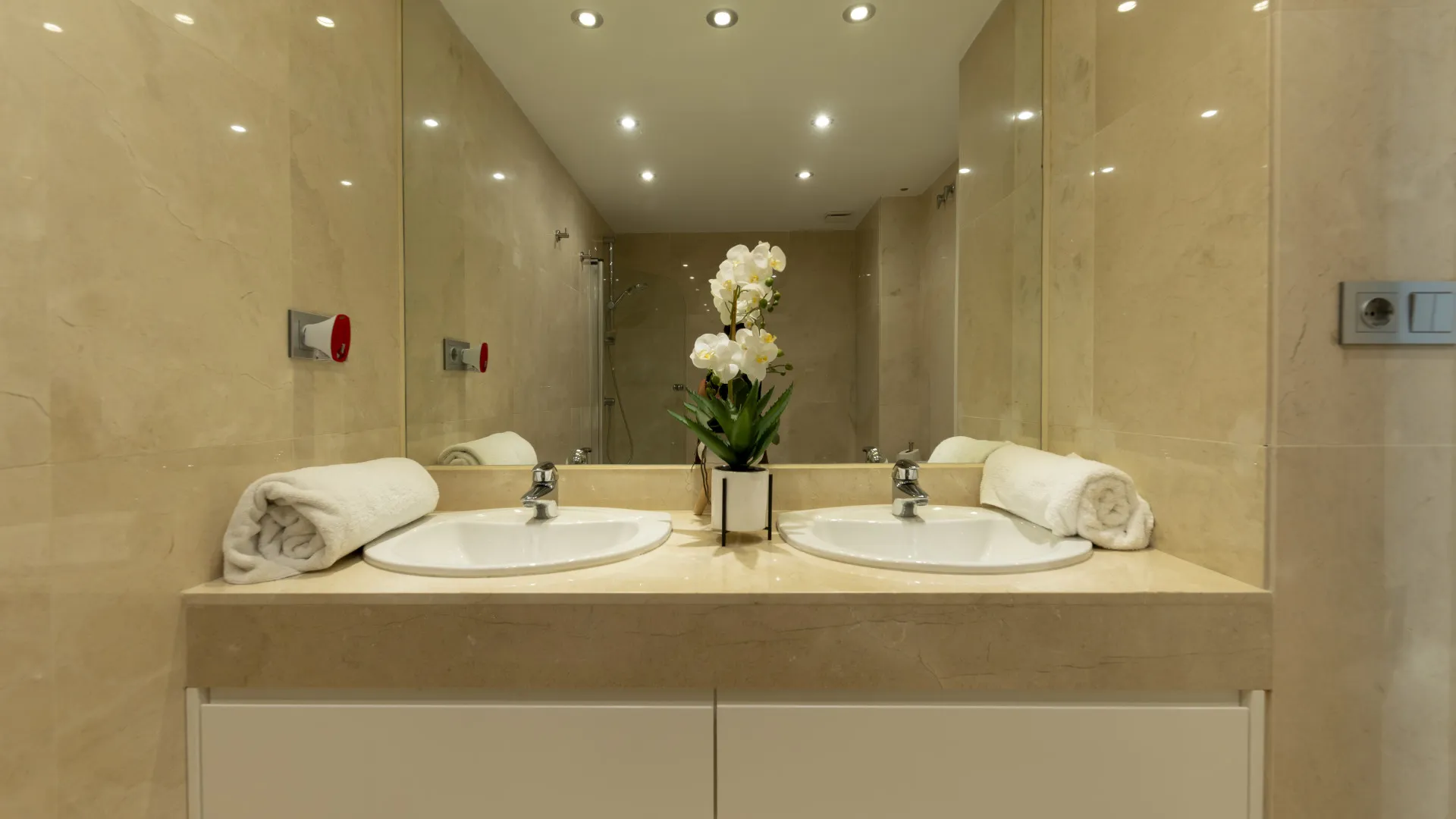For sale apartment with 4 bedrooms in Los Granados Playa