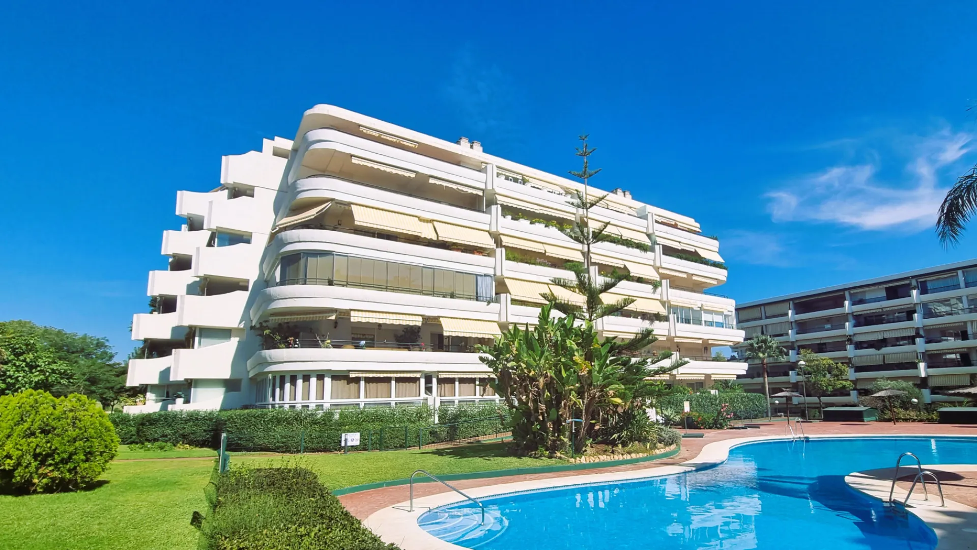 Buy Guadalmina Alta duplex penthouse with 3 bedrooms