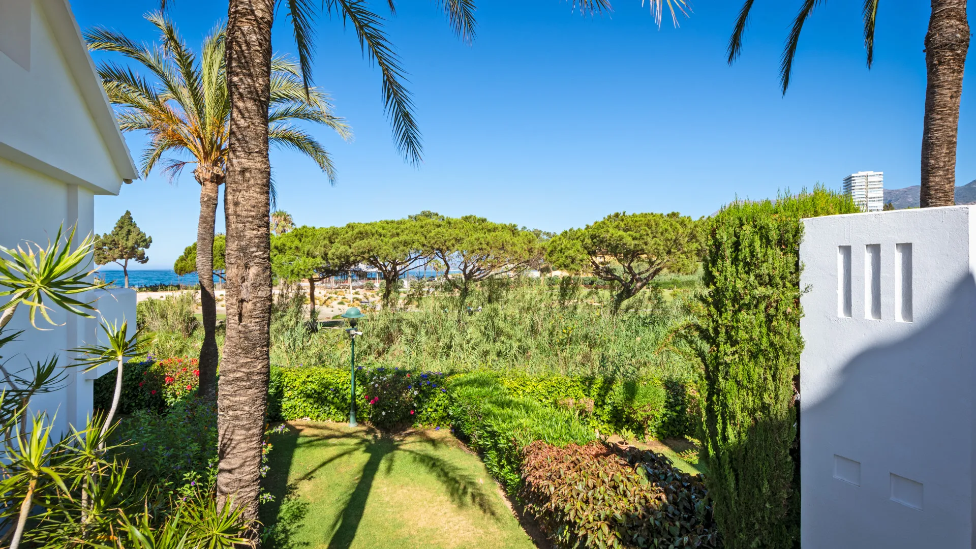 Comprar apartamento con 3 dormitorios en Los Monteros Palm Beach