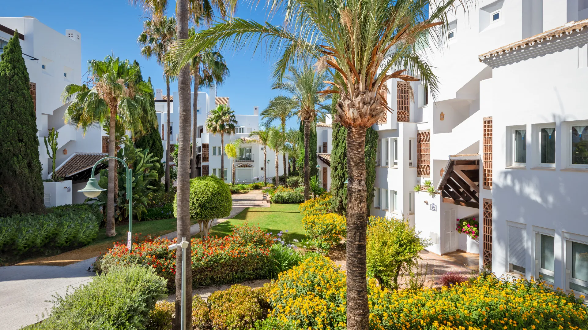 Comprar apartamento con 3 dormitorios en Los Monteros Palm Beach