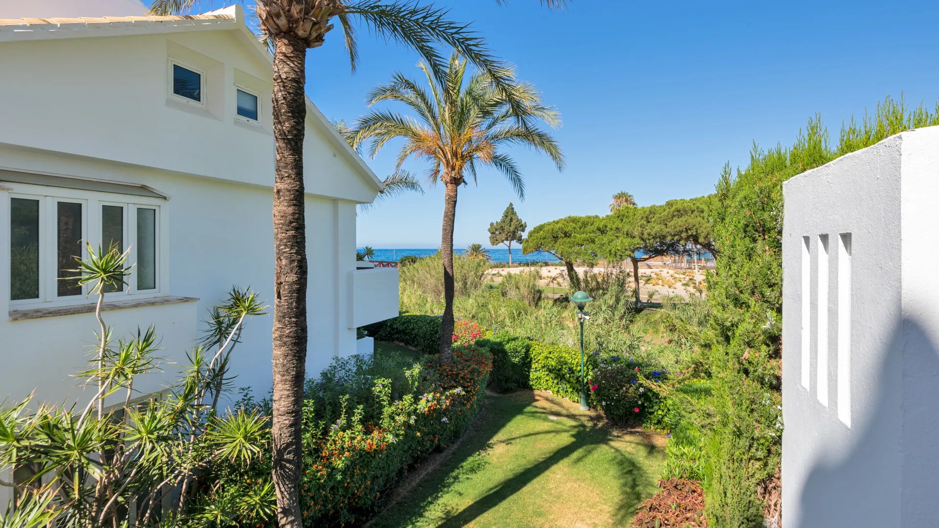 Comprar apartamento con 3 dormitorios en Los Monteros Palm Beach