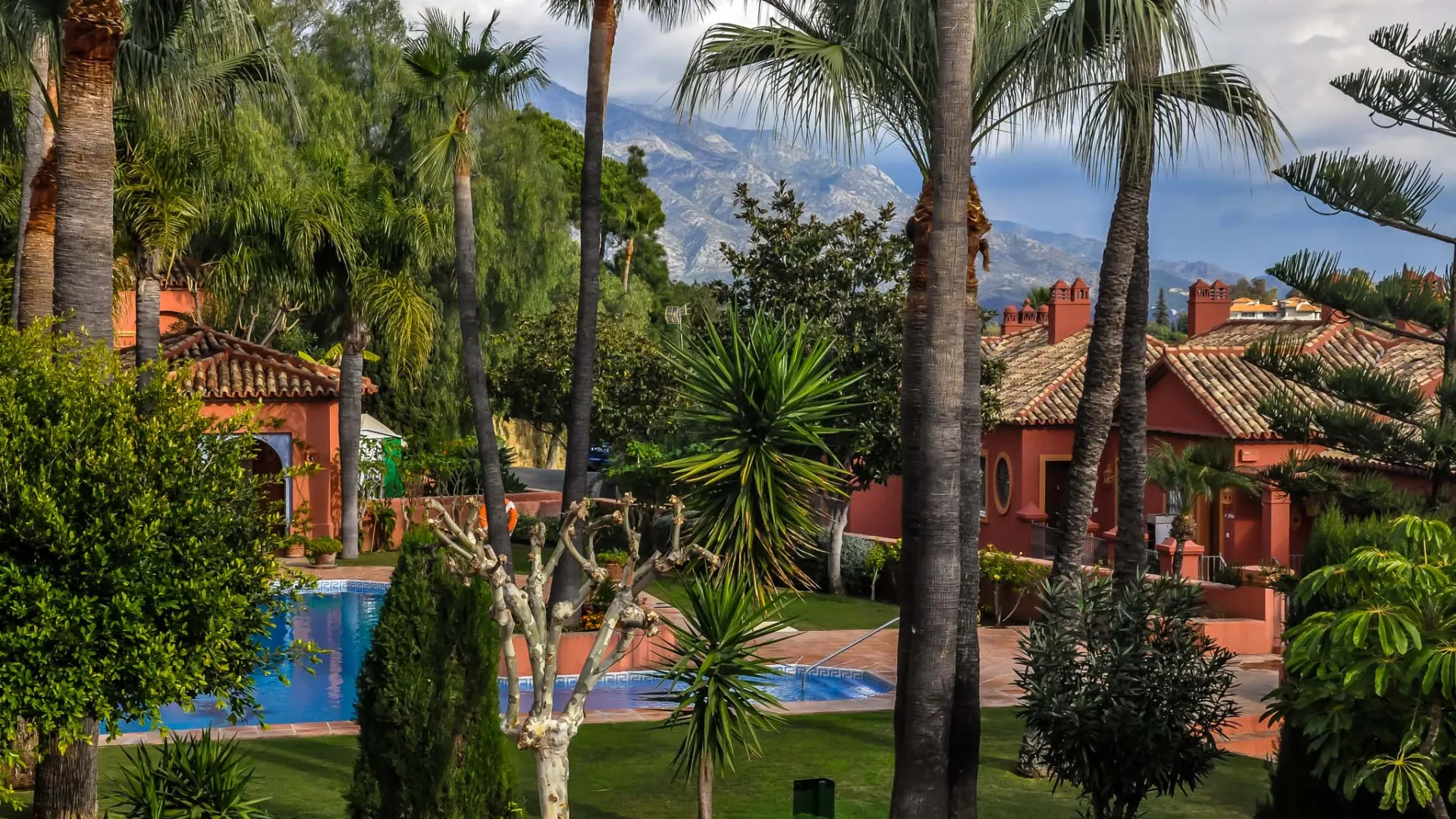 2 bedrooms Monte Halcones penthouse for sale