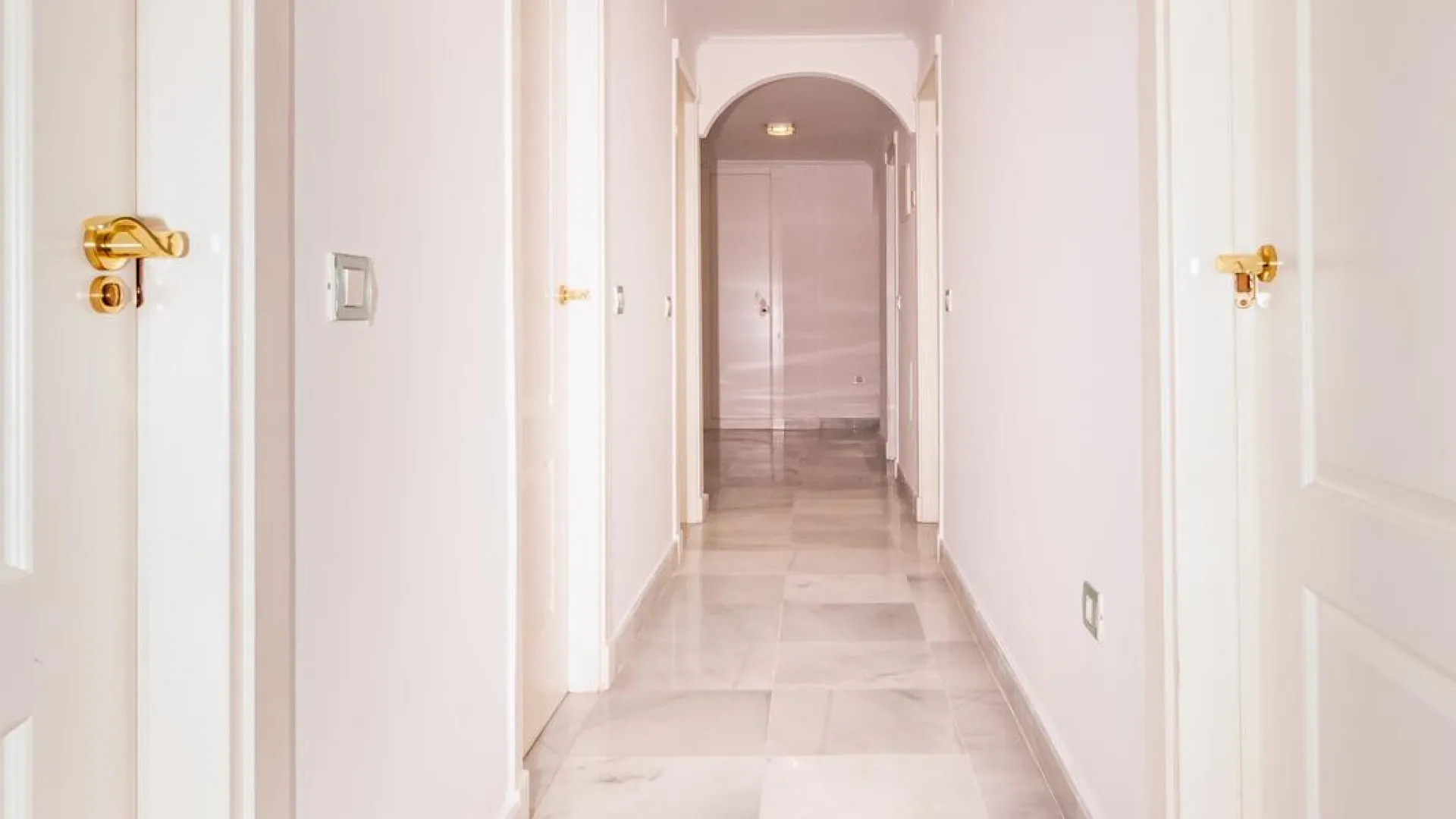Comprar apartamento de 4 dormitorios en Hacienda del Sol
