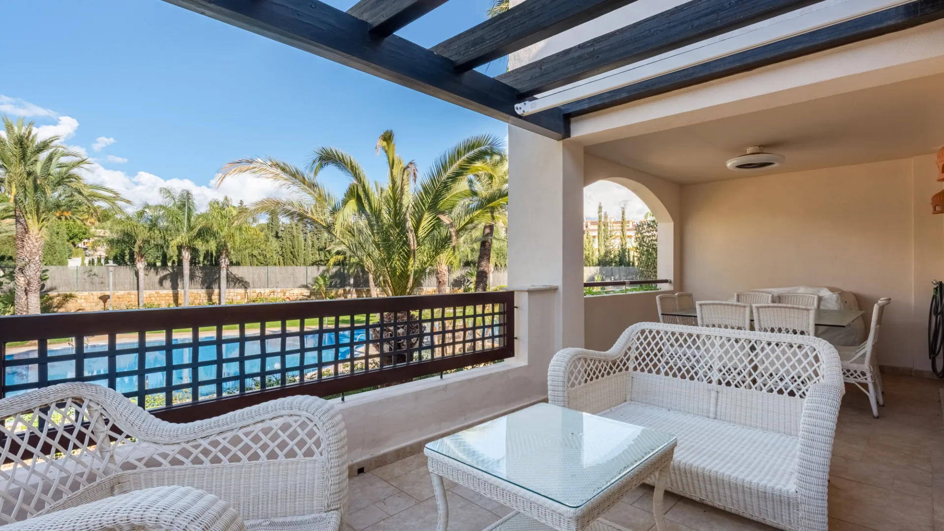 For sale apartment in Medina de Banús