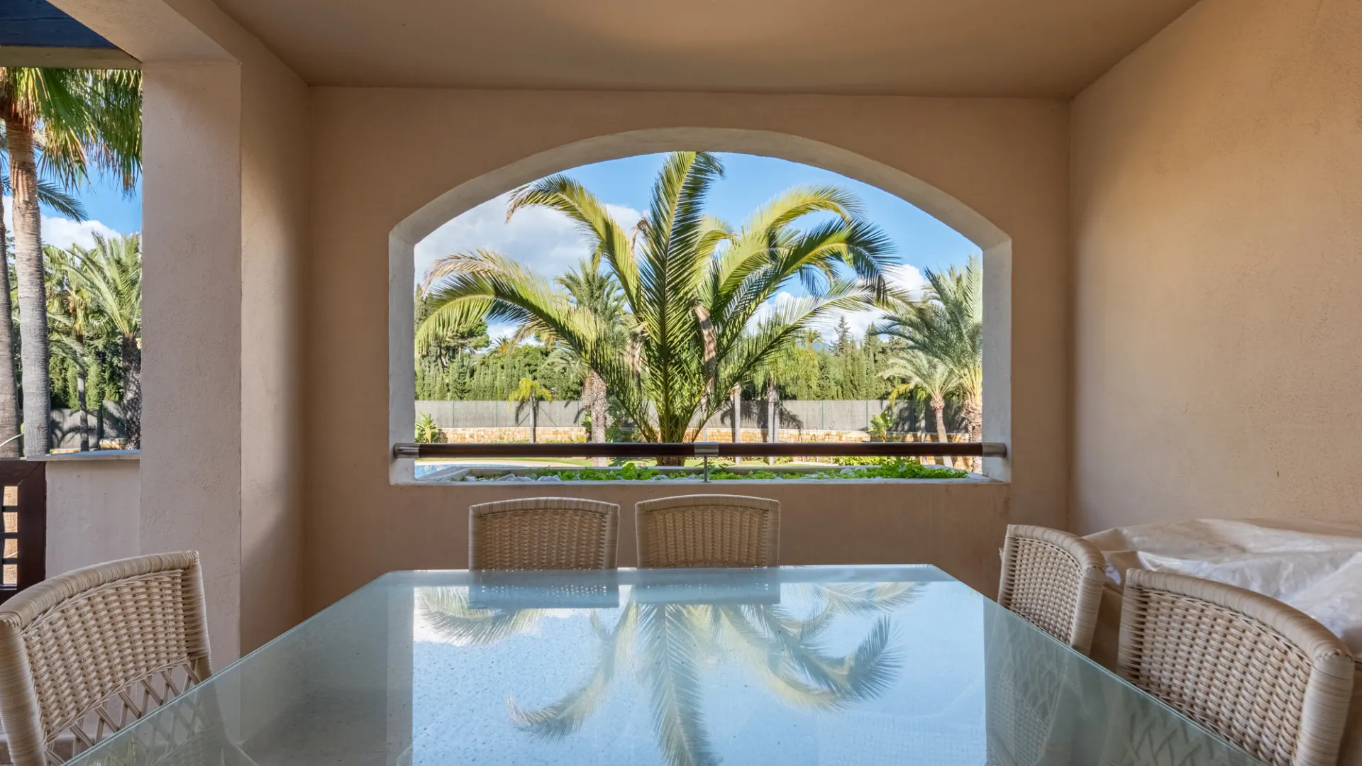 For sale apartment in Medina de Banús
