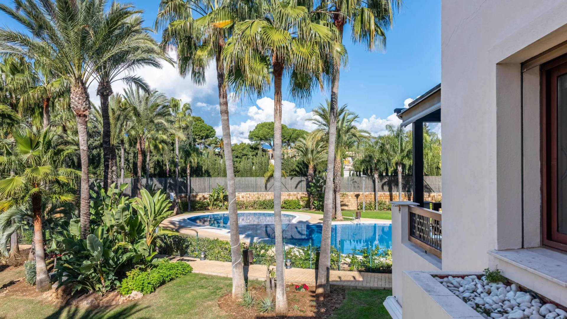 For sale apartment in Medina de Banús