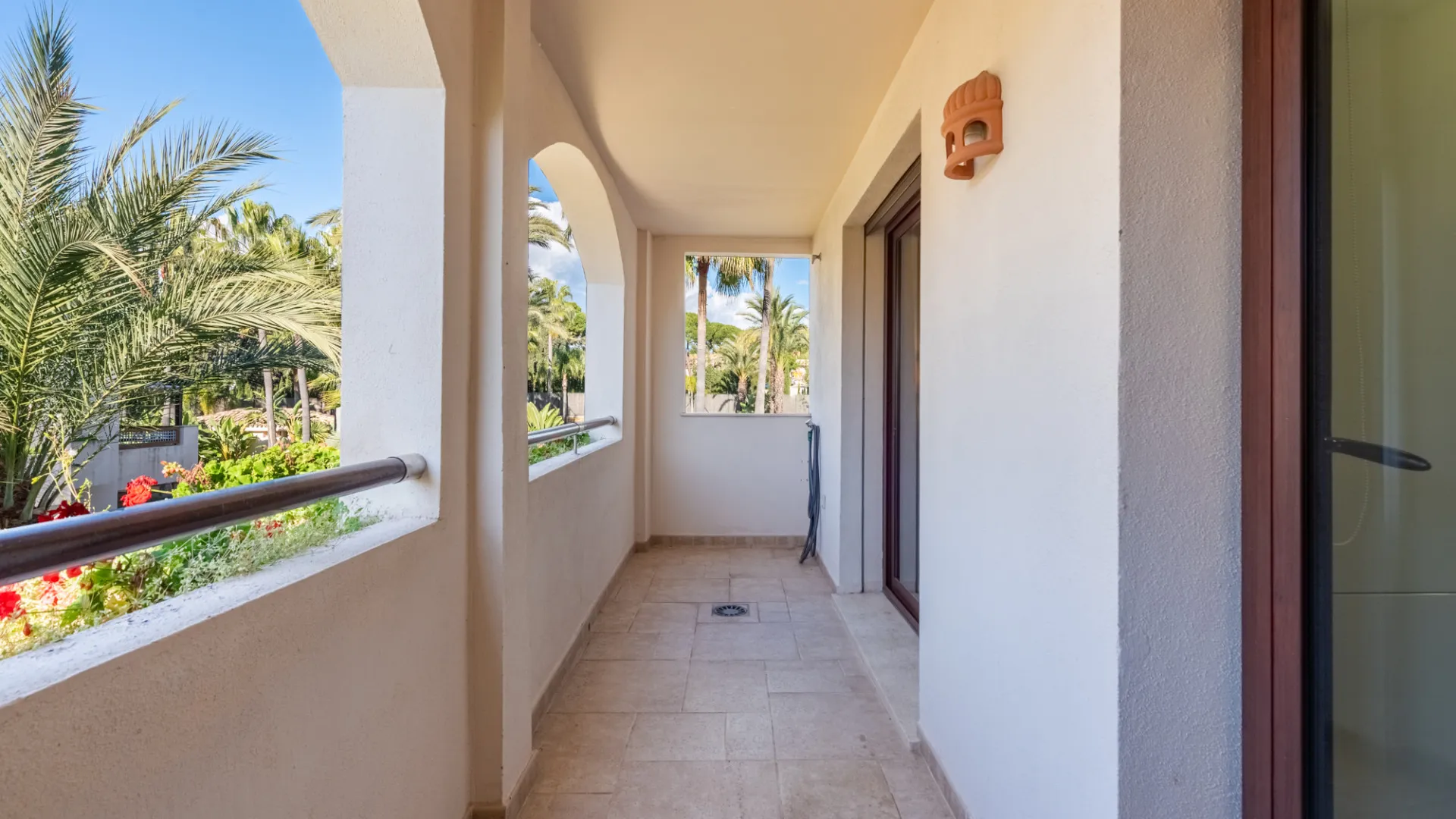 For sale apartment in Medina de Banús