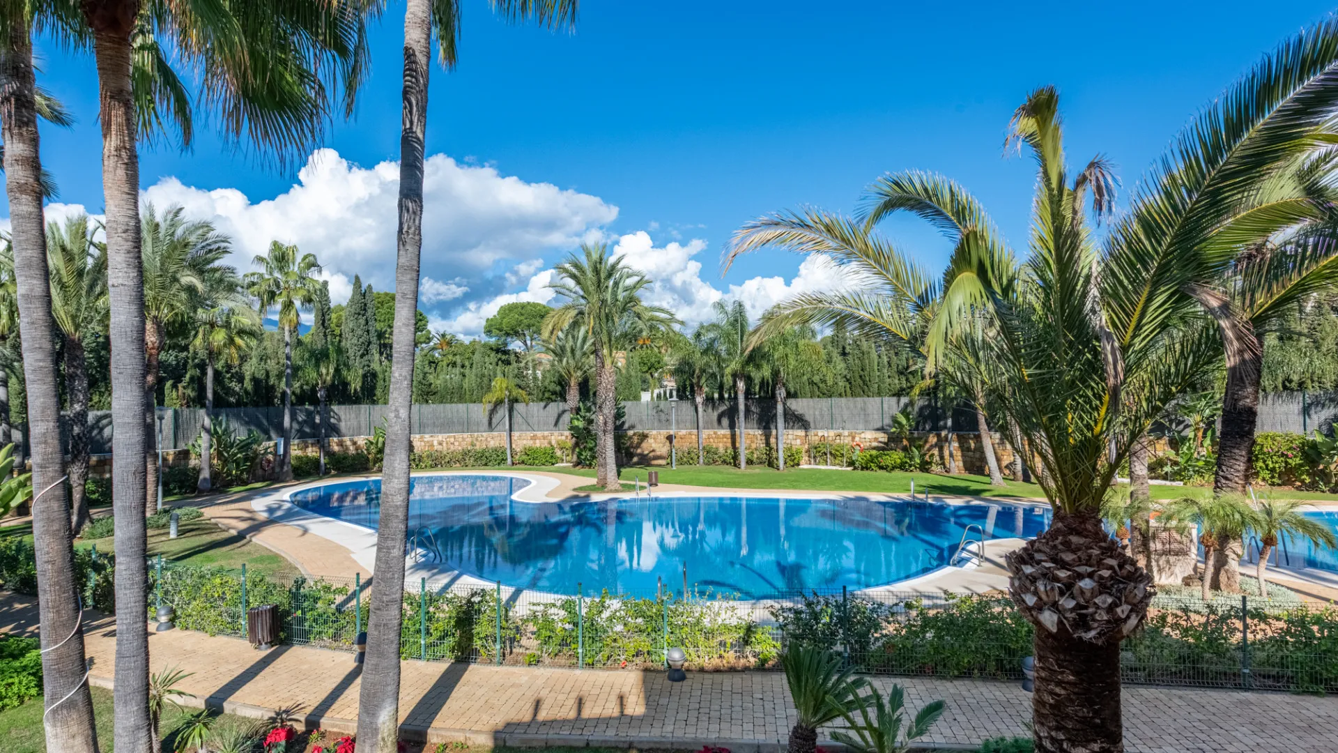 For sale apartment in Medina de Banús
