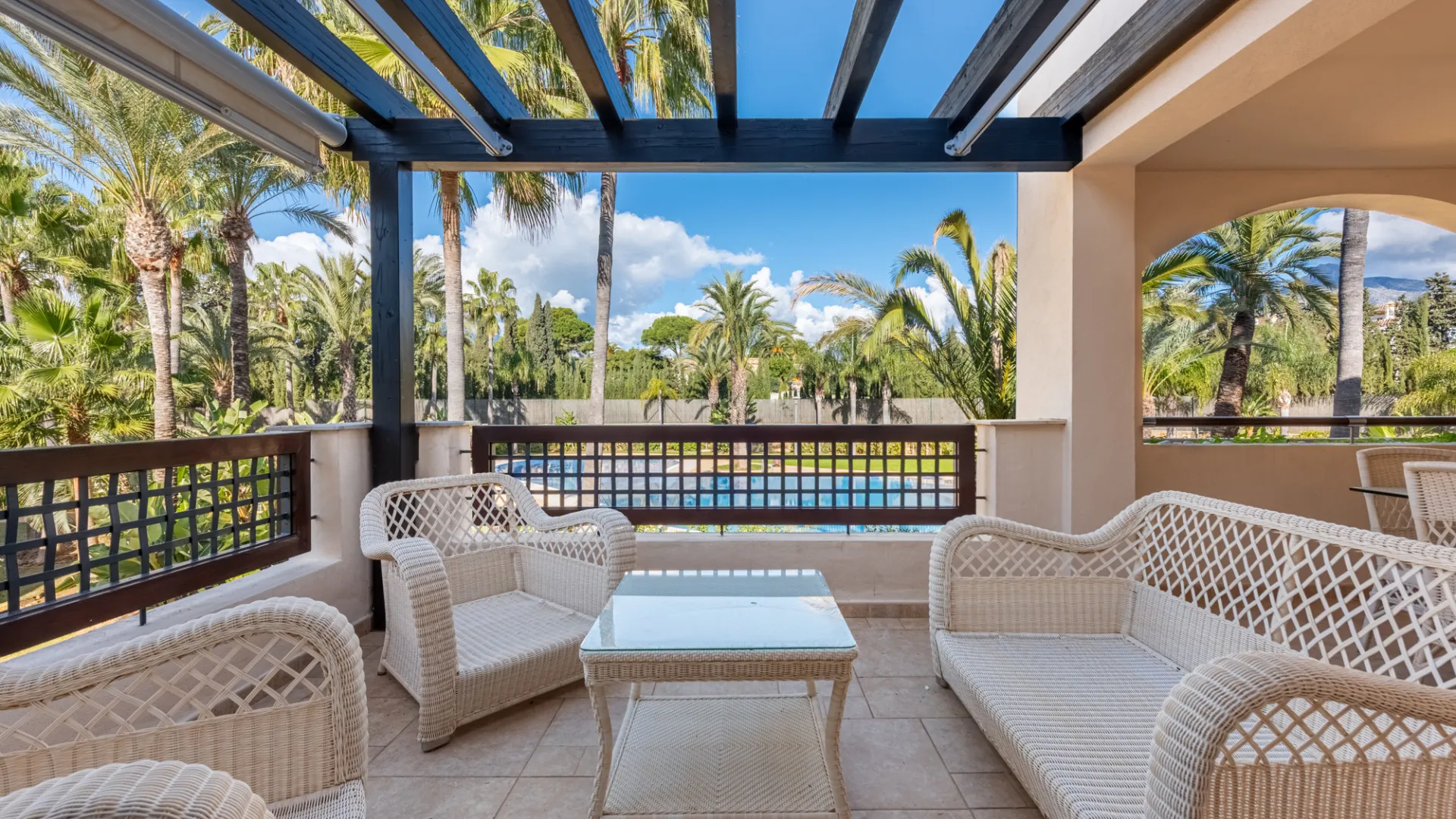 For sale apartment in Medina de Banús