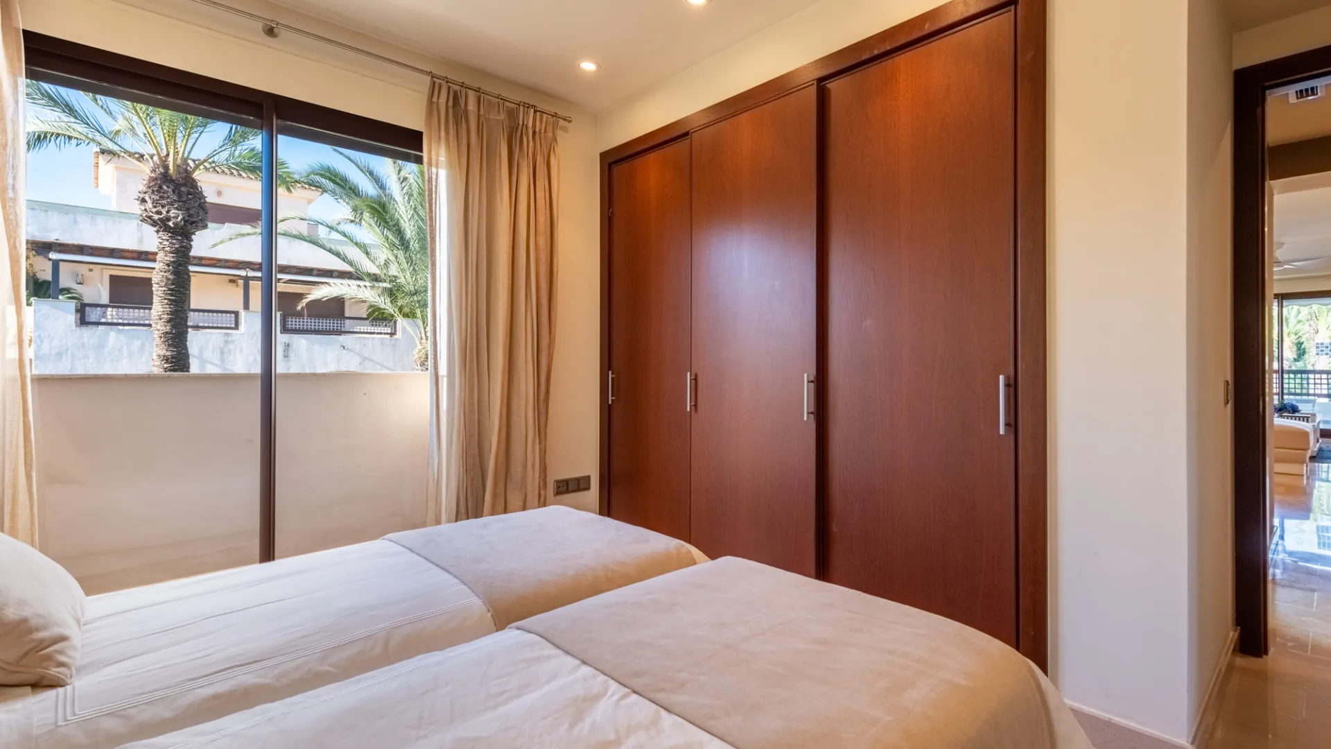 For sale apartment in Medina de Banús
