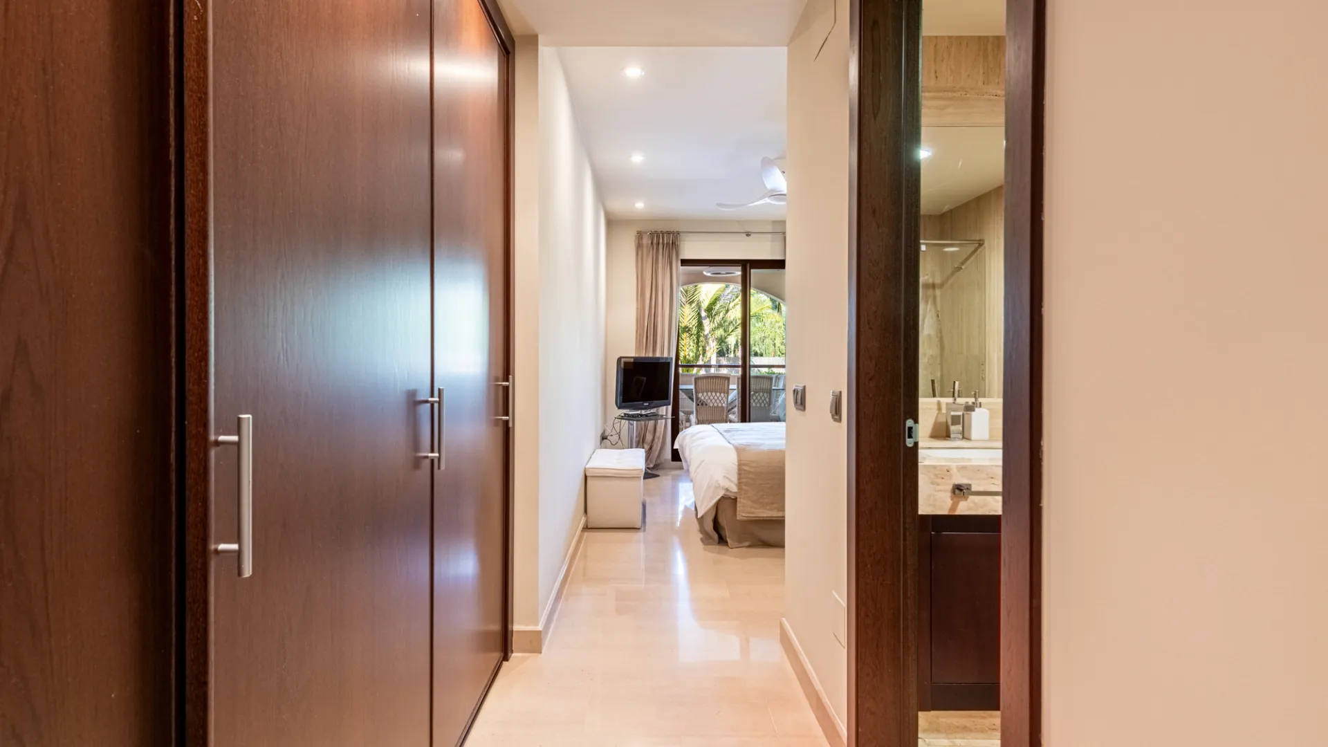 For sale apartment in Medina de Banús