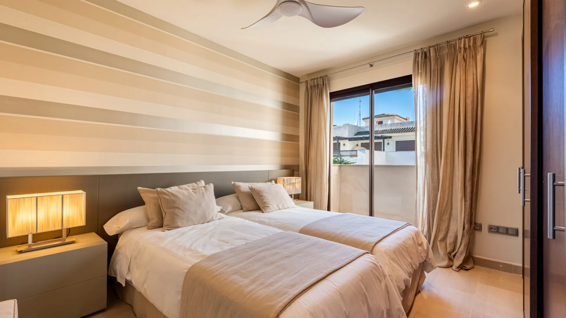 For sale apartment in Medina de Banús