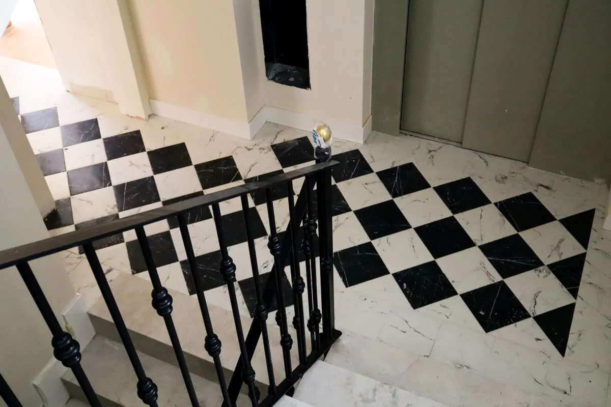 Hotel for sale in Estepona Centre with 9 bedrooms