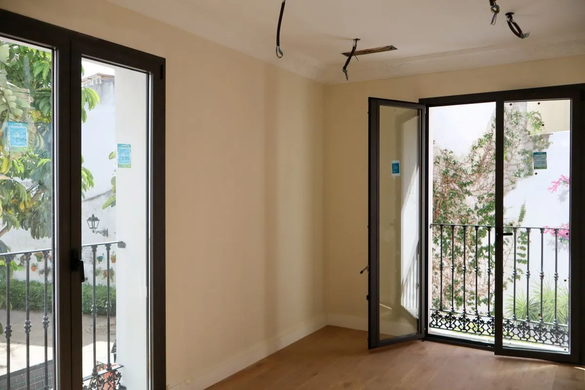 Hotel for sale in Estepona Centre with 9 bedrooms