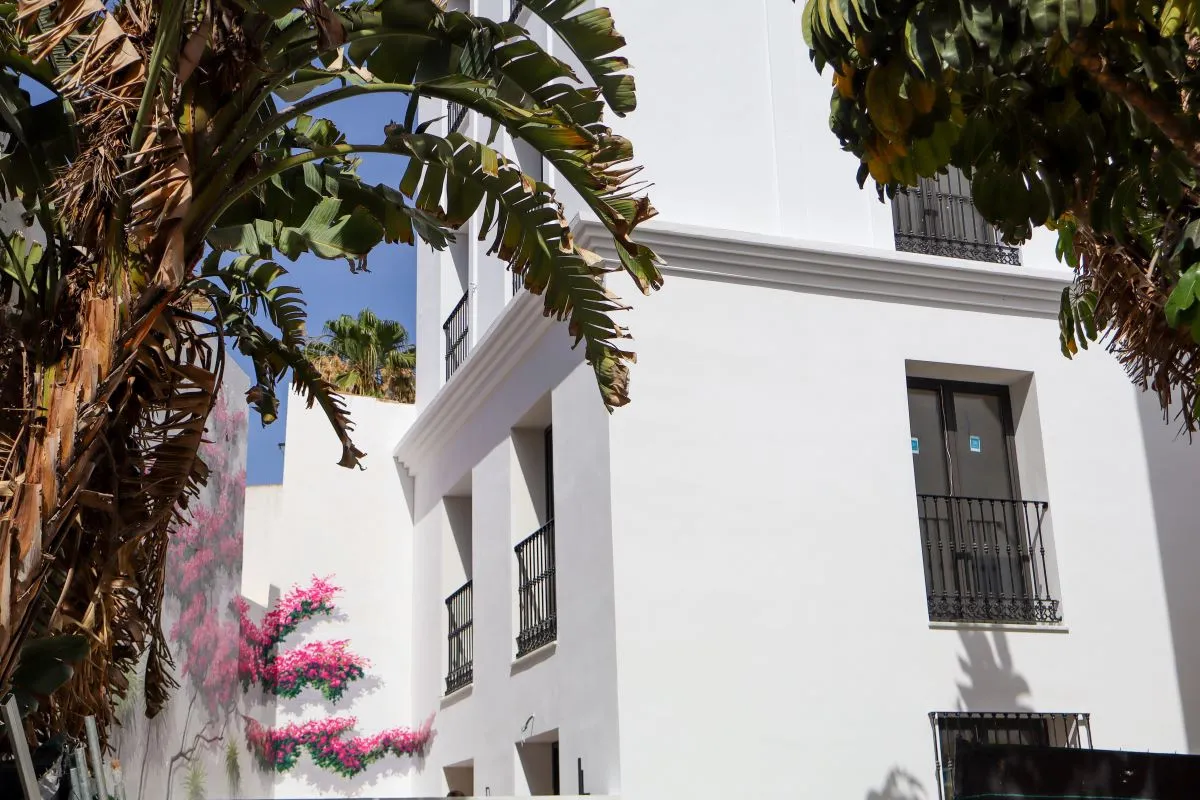 Hotel for sale in Estepona Centre with 9 bedrooms