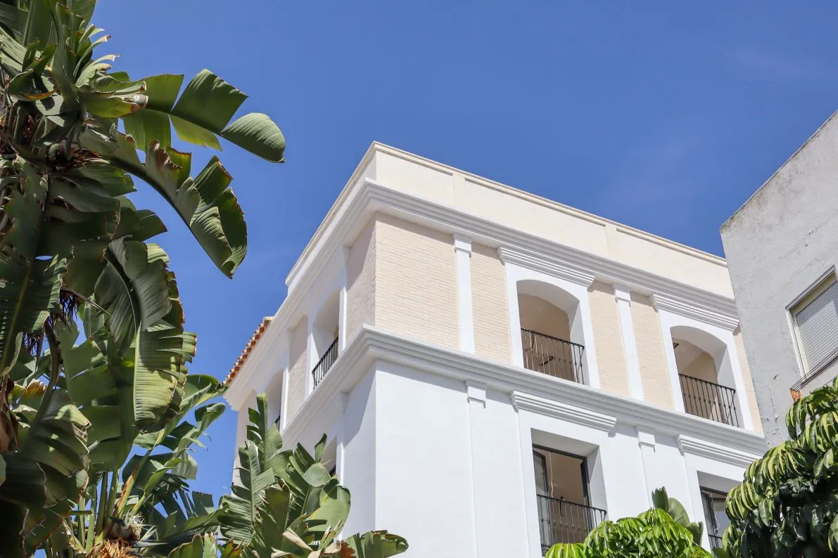 Hotel for sale in Estepona Centre with 9 bedrooms