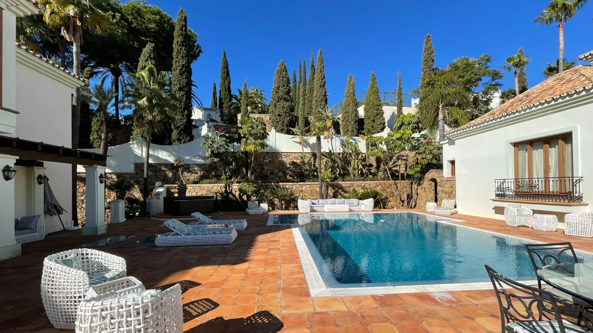 Paraiso Alto, villa de 16 dormitorios en venta