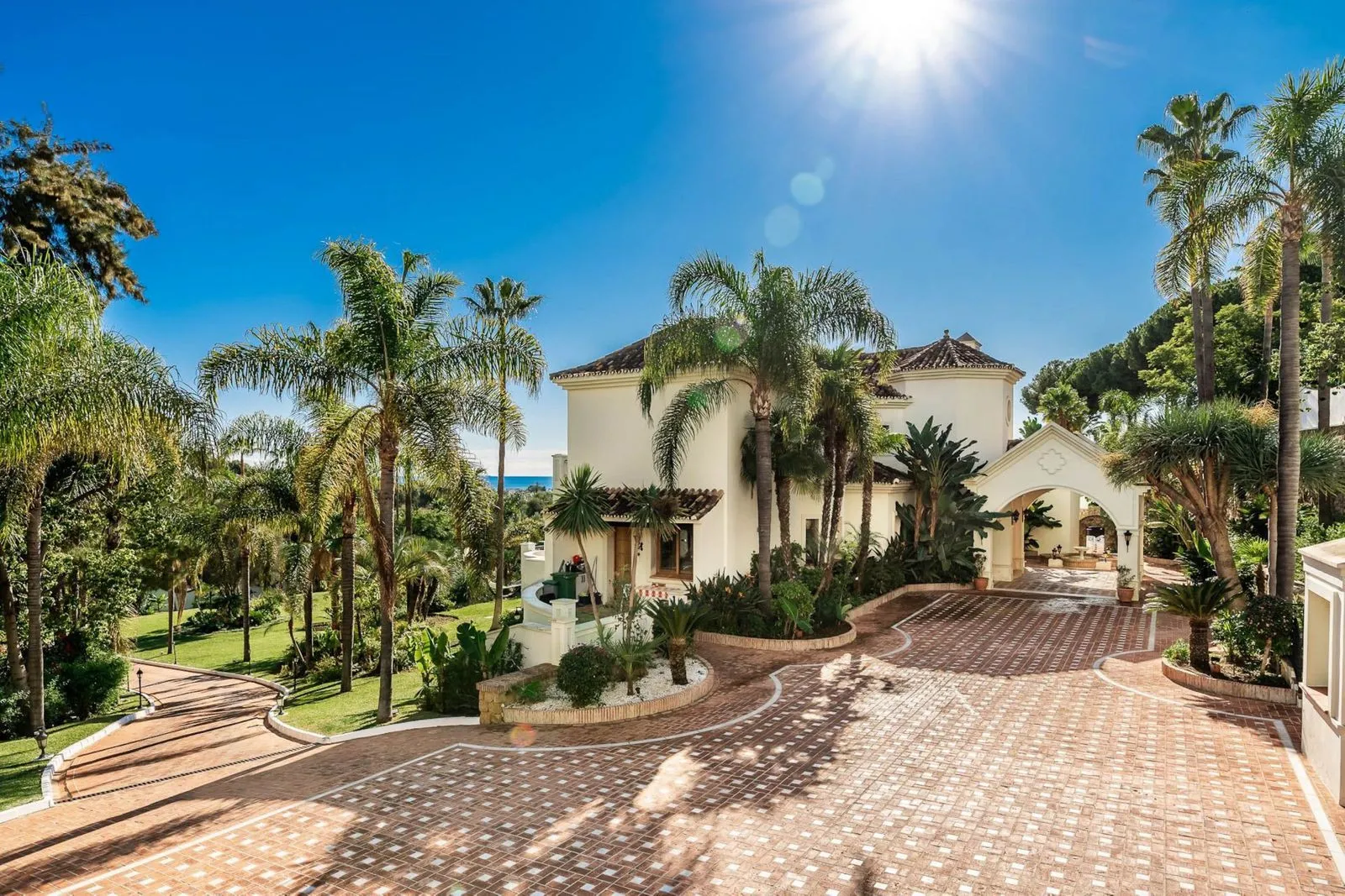 Paraiso Alto, villa de 16 dormitorios en venta