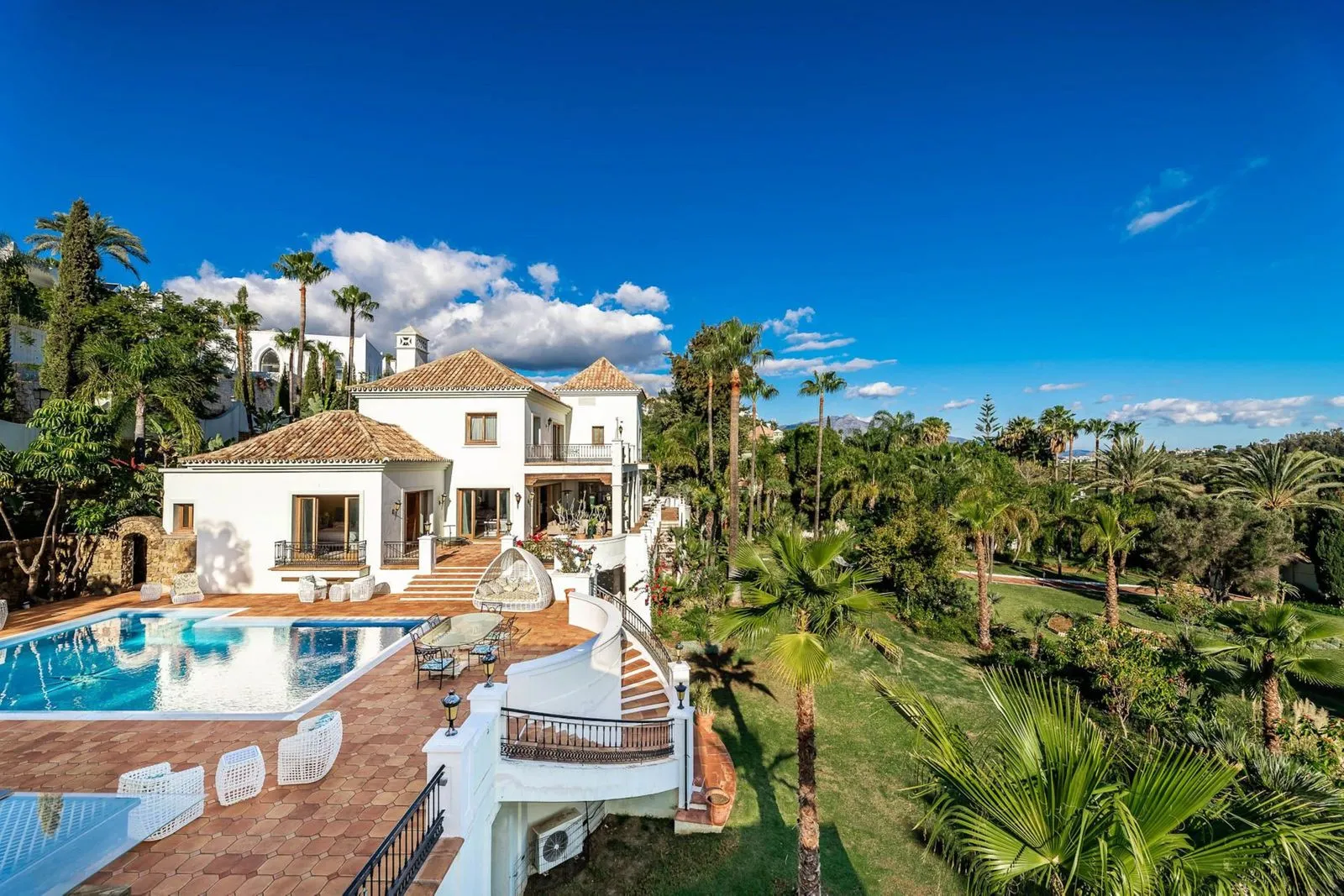 Paraiso Alto, villa de 16 dormitorios en venta