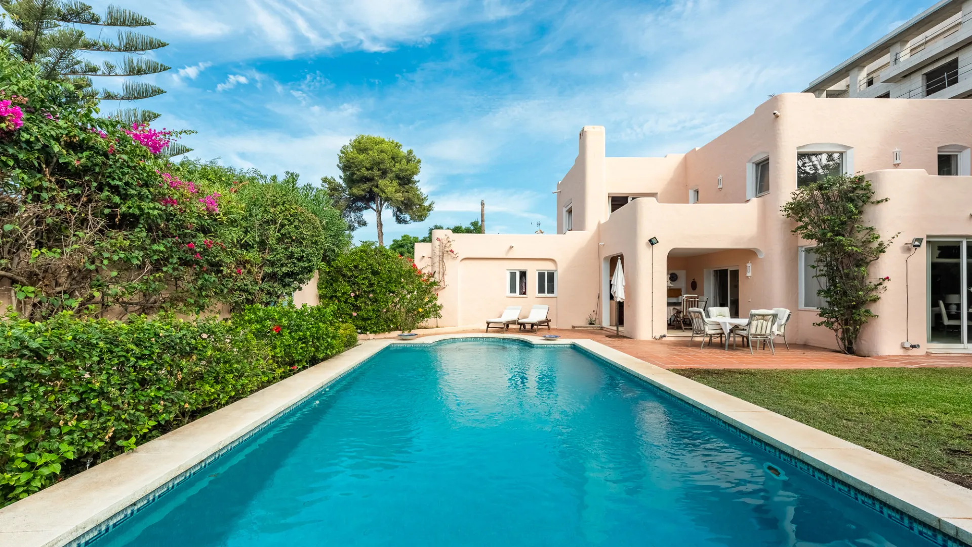 For sale 4 bedrooms villa in Paraiso Barronal