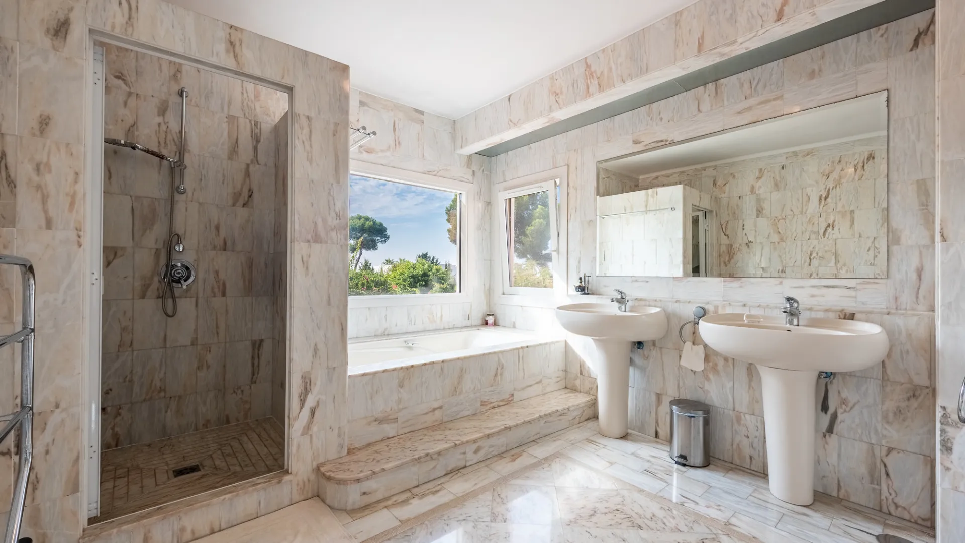 For sale 4 bedrooms villa in Paraiso Barronal