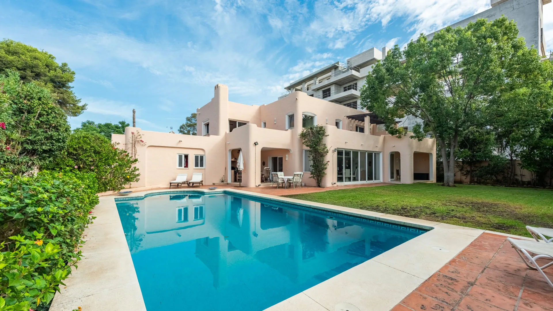 For sale 4 bedrooms villa in Paraiso Barronal