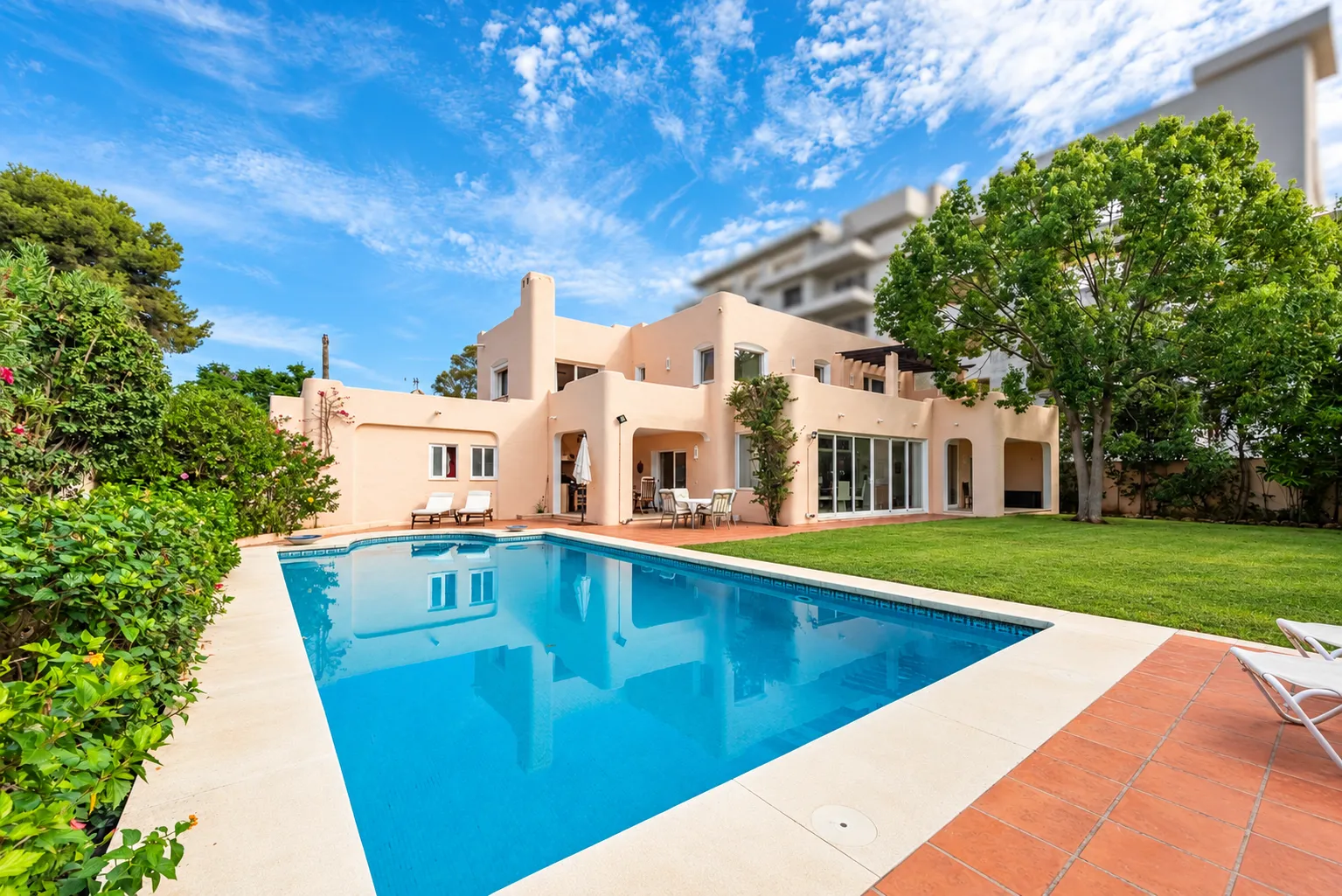 For sale 4 bedrooms villa in Paraiso Barronal