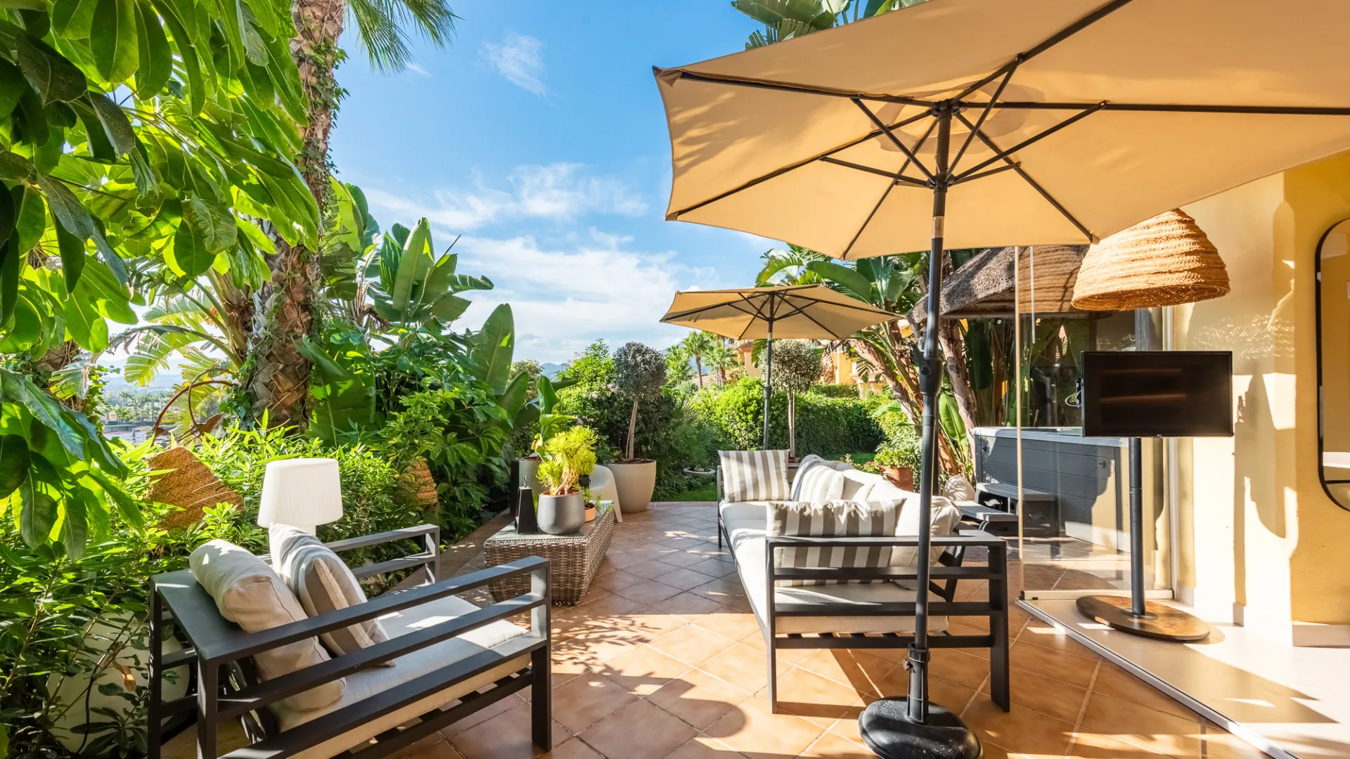 For sale Cumbres del Rodeo apartment with 3 bedrooms