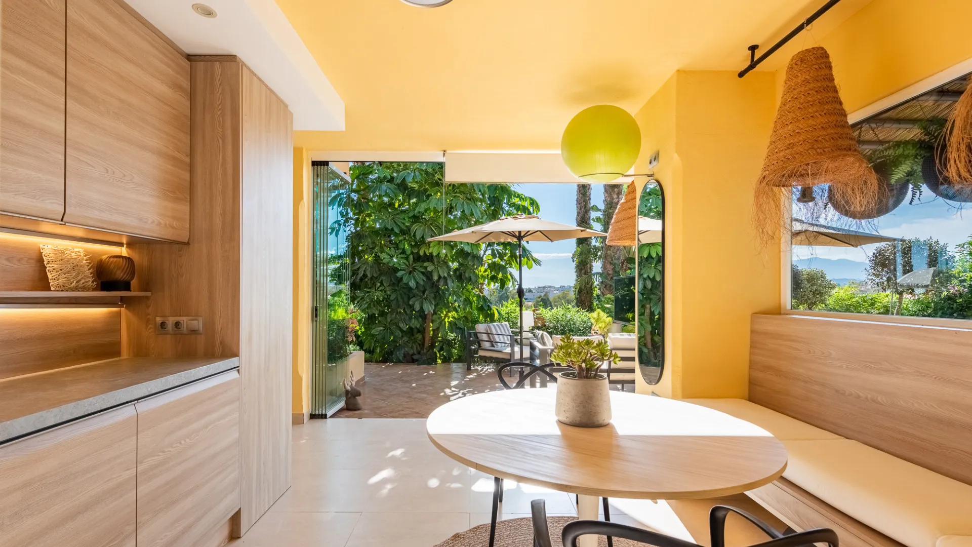 For sale Cumbres del Rodeo apartment with 3 bedrooms