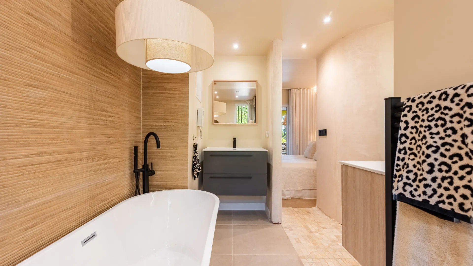 For sale Cumbres del Rodeo apartment with 3 bedrooms