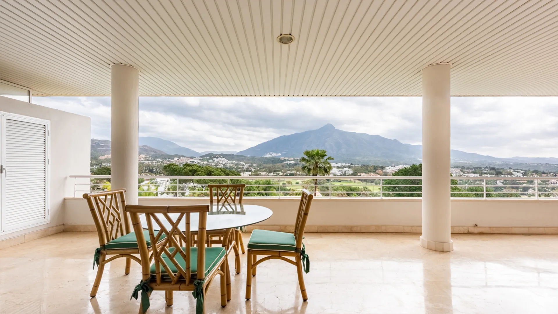 Comprar apartamento en La Corniche de 3 dormitorios