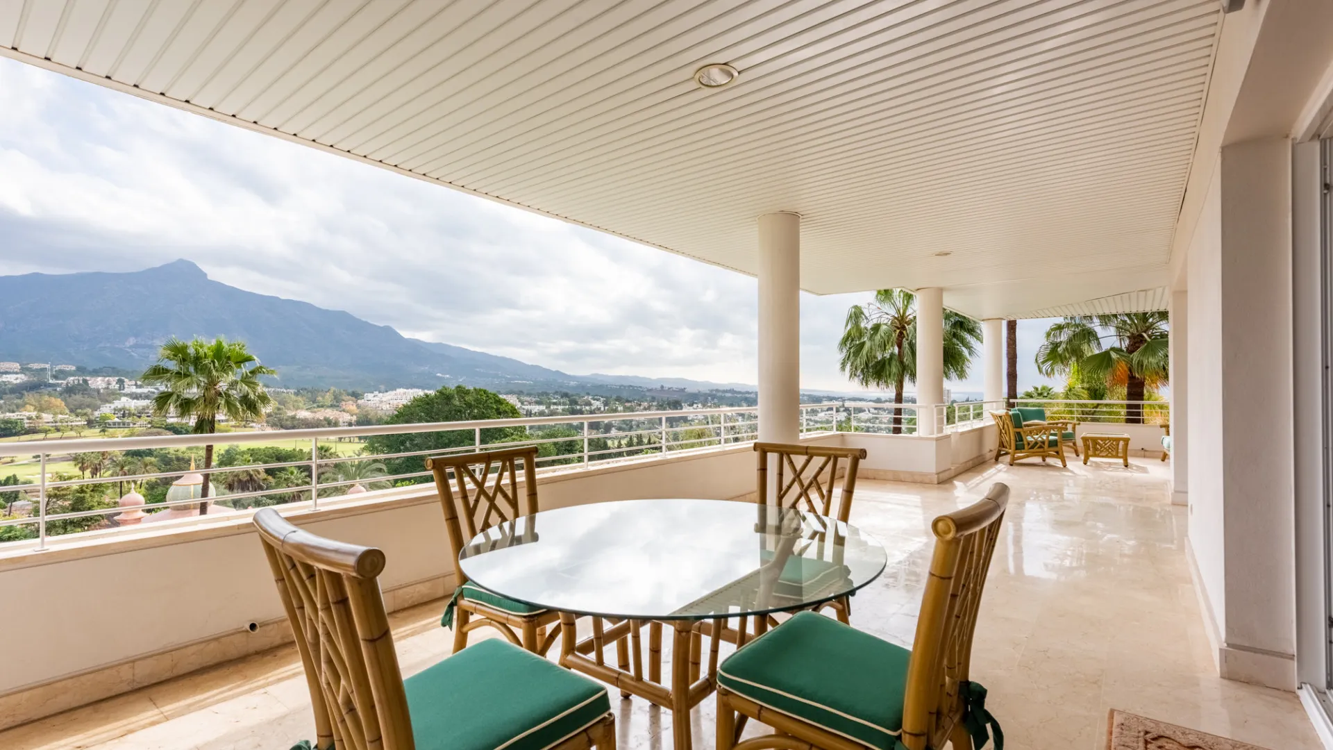 Comprar apartamento en La Corniche de 3 dormitorios