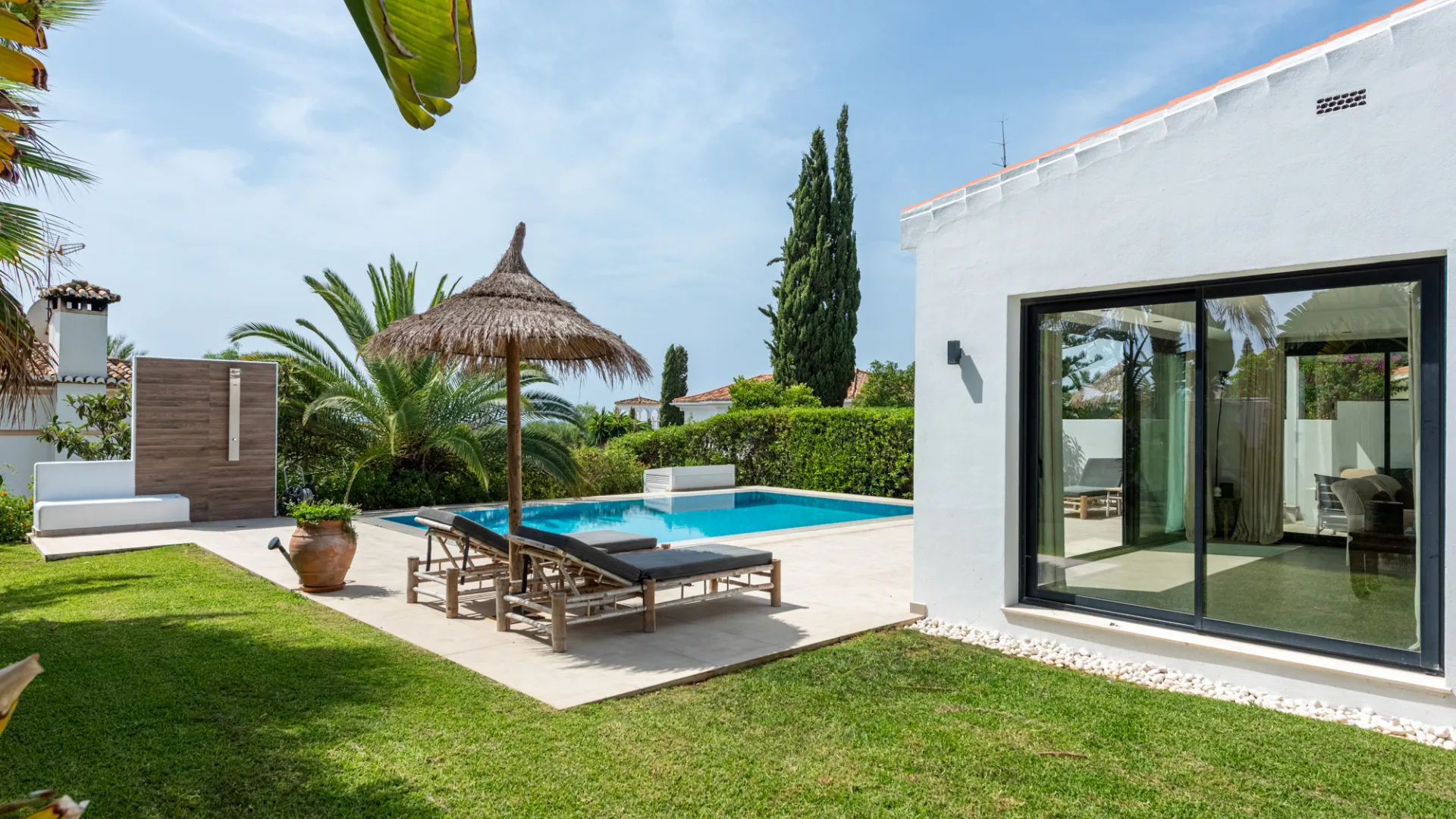Villa for sale in Elviria