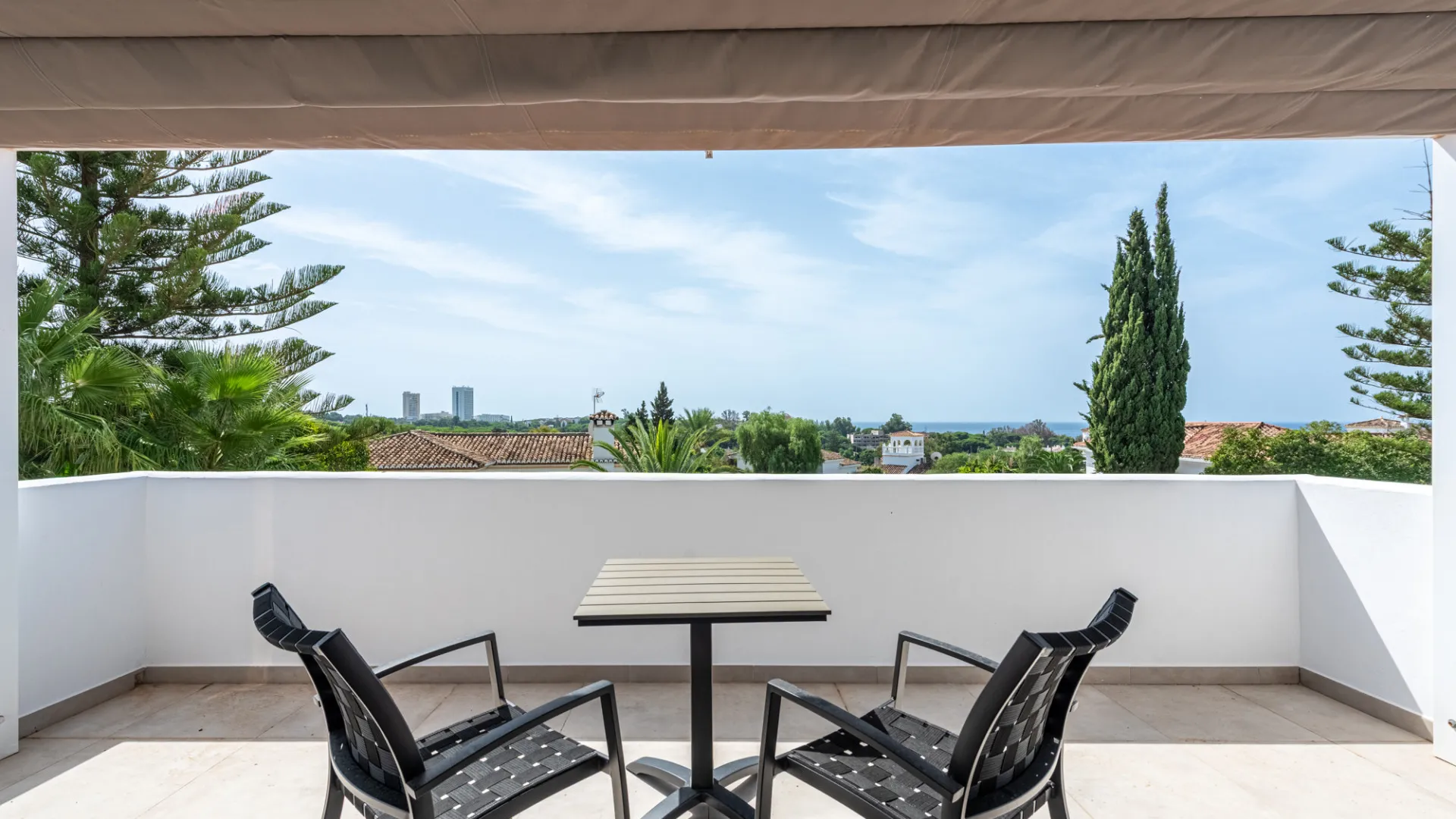 Villa for sale in Elviria