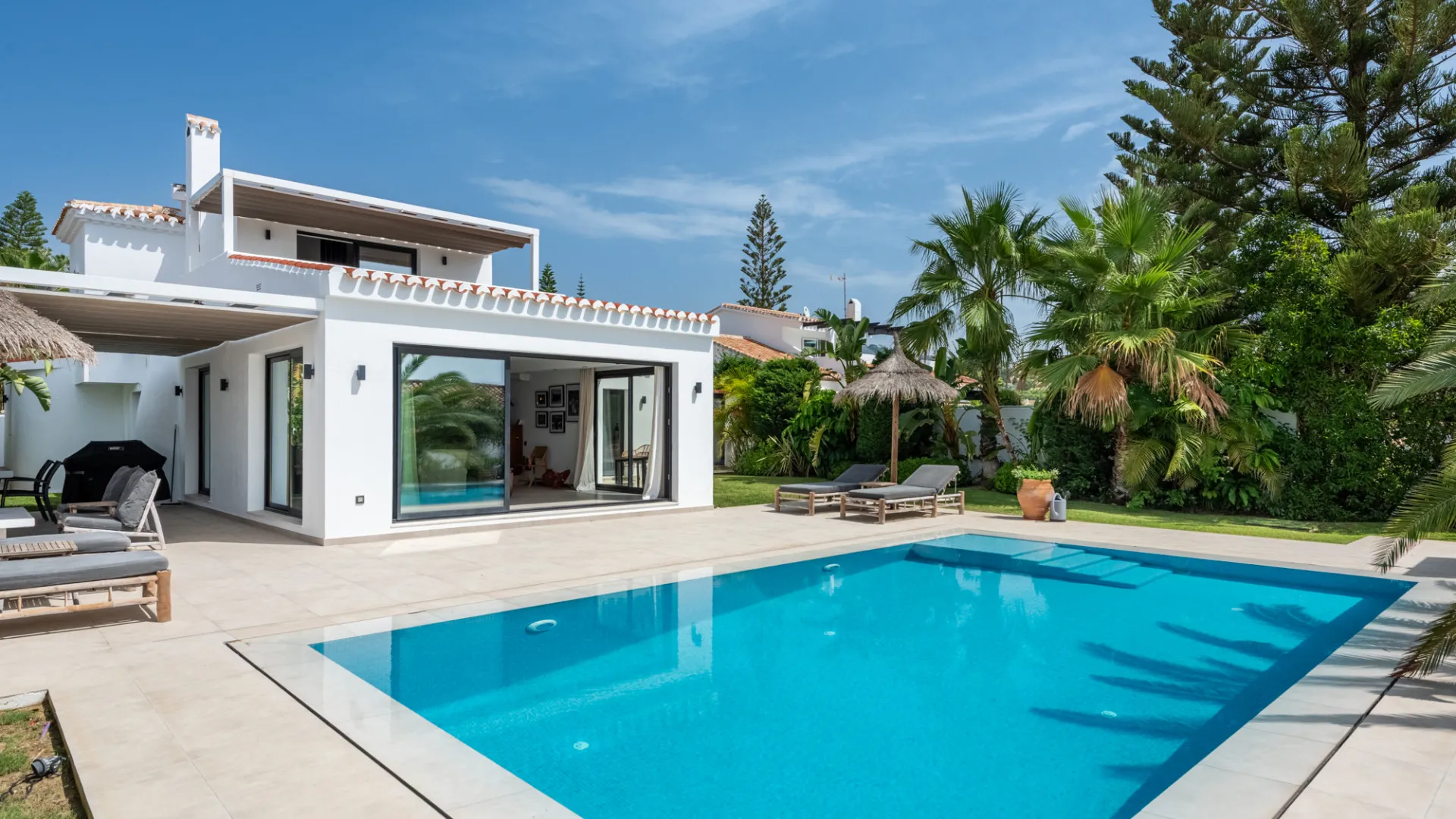 Villa for sale in Elviria