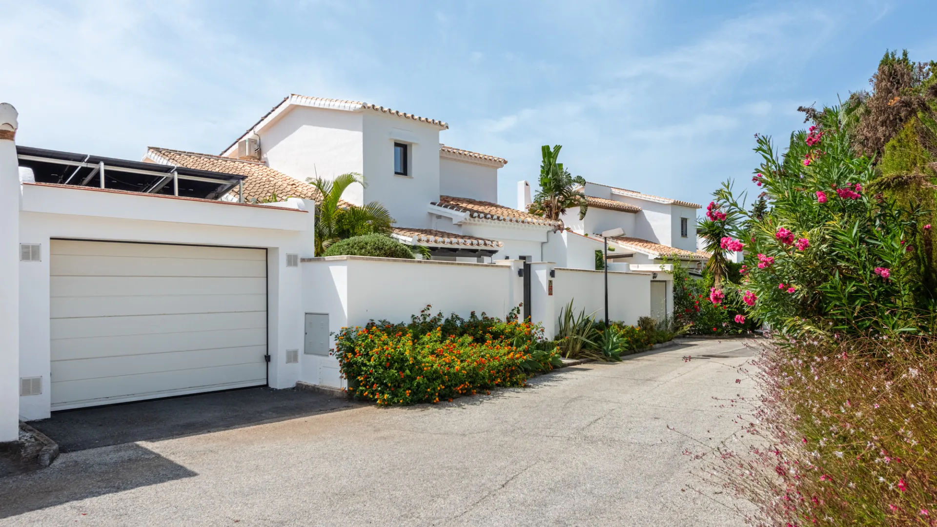 Villa for sale in Elviria