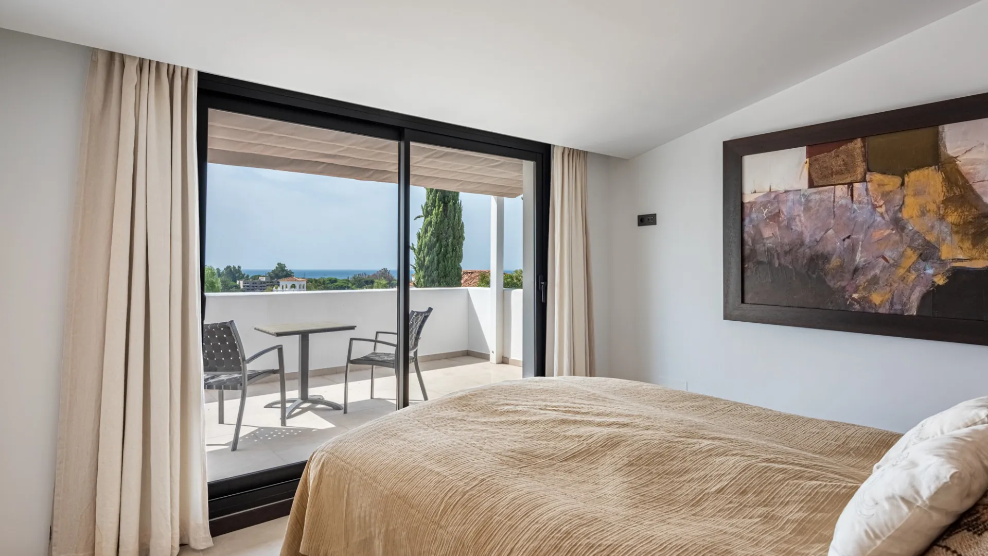 Villa for sale in Elviria