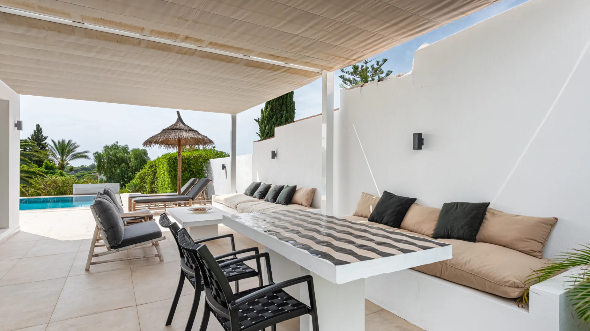 Villa for sale in Elviria