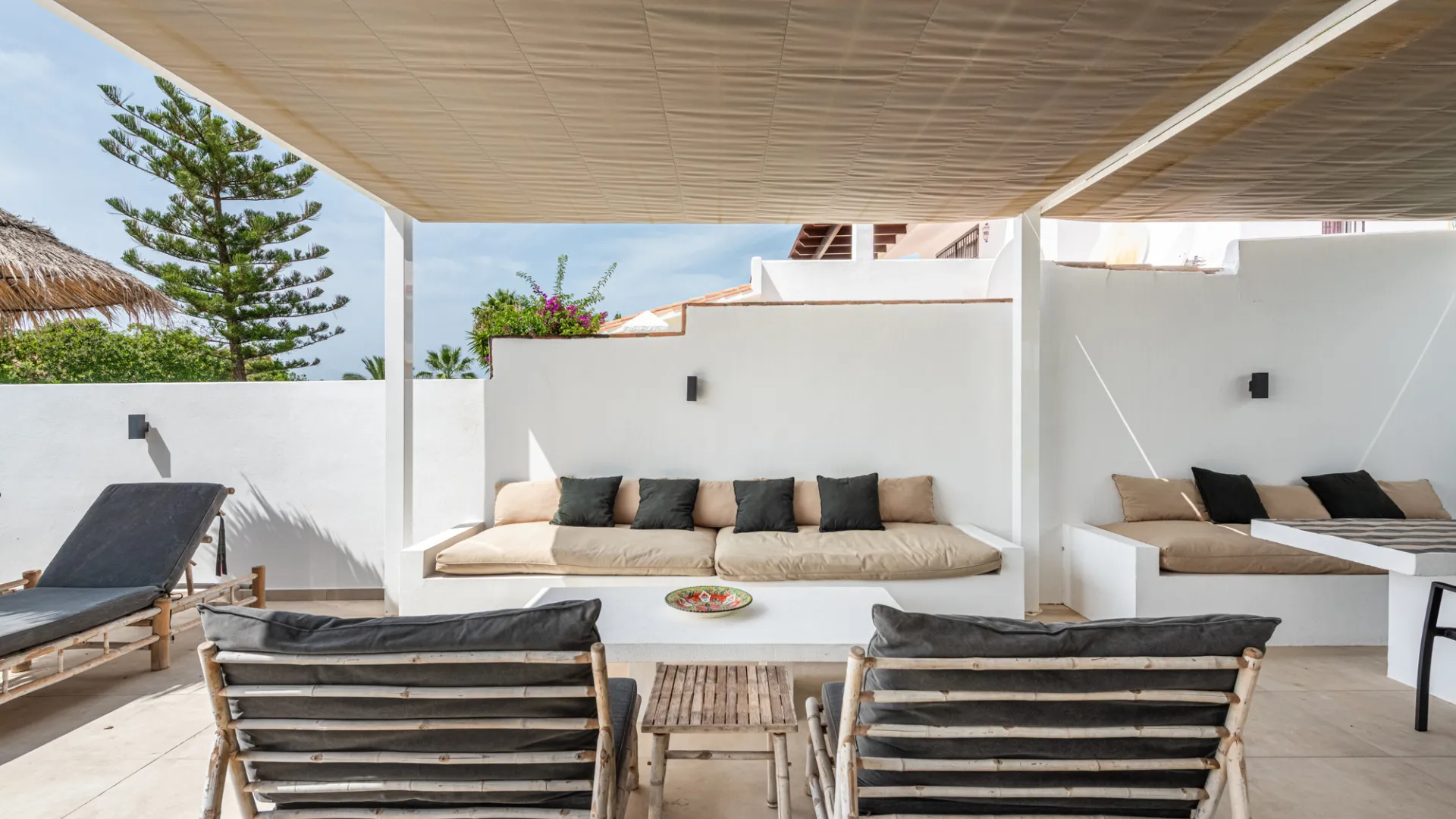 Villa for sale in Elviria