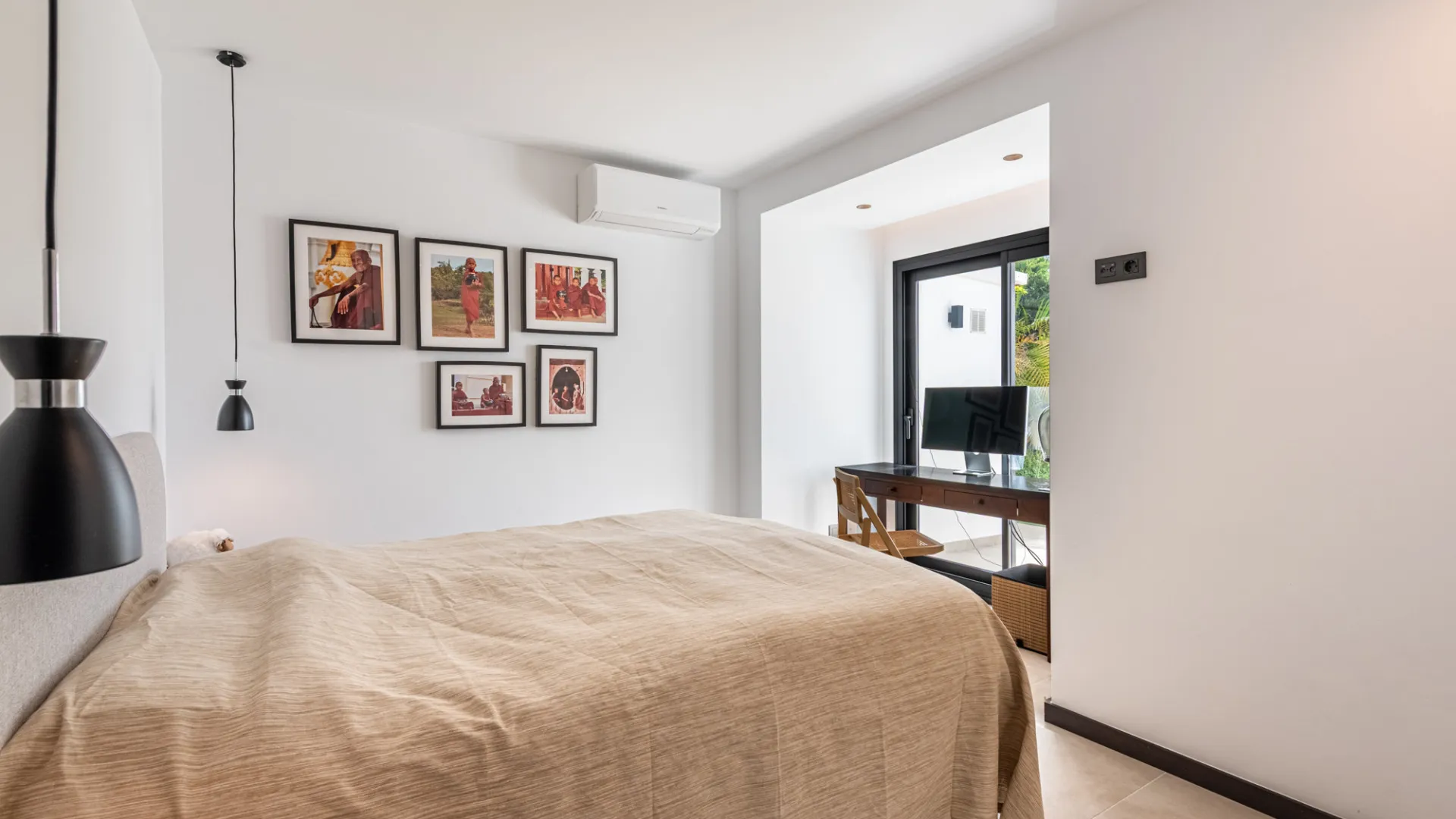 Villa for sale in Elviria