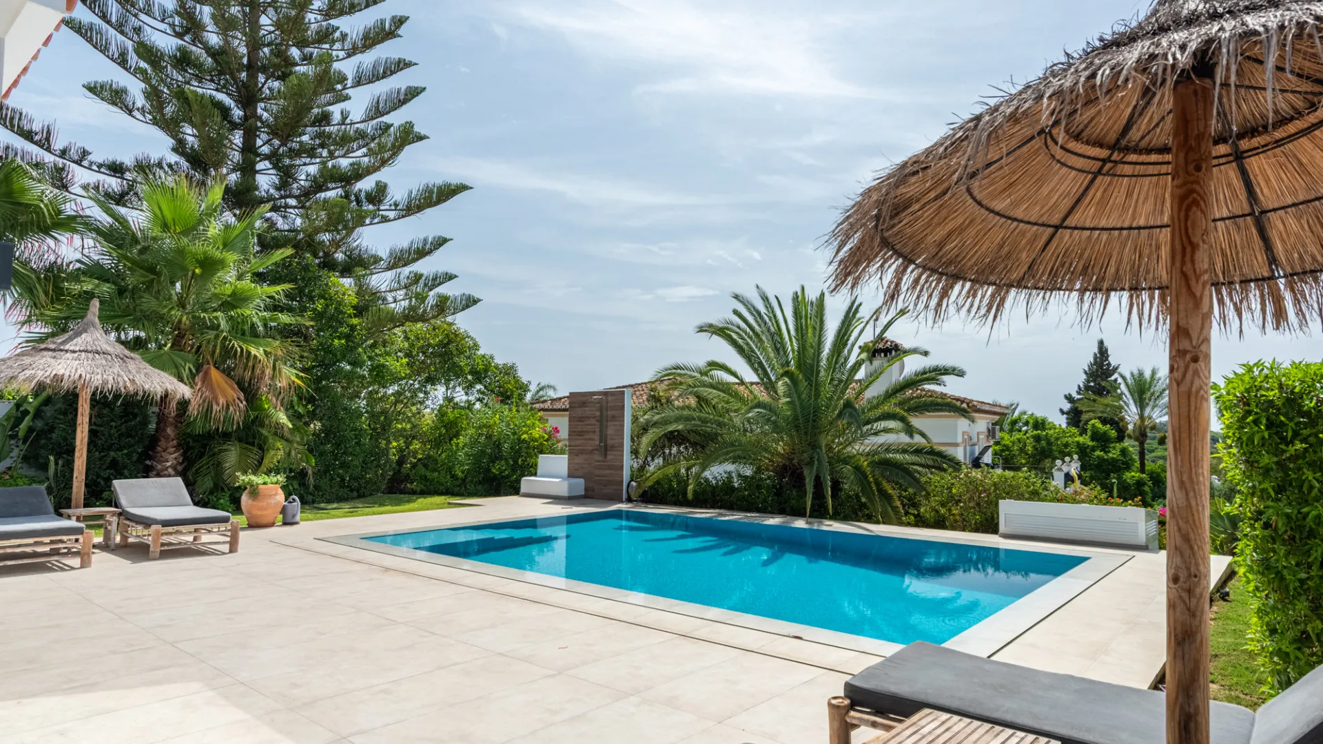 Villa for sale in Elviria