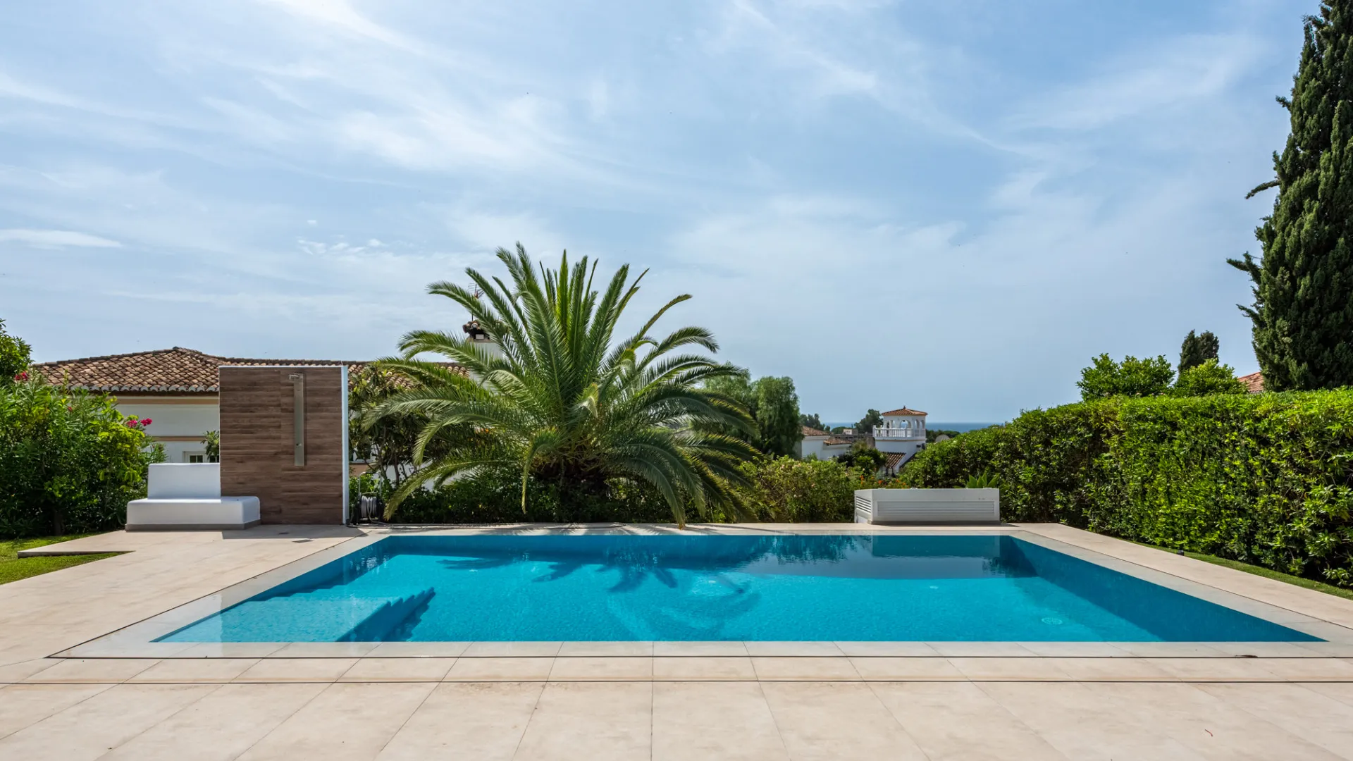 Villa for sale in Elviria