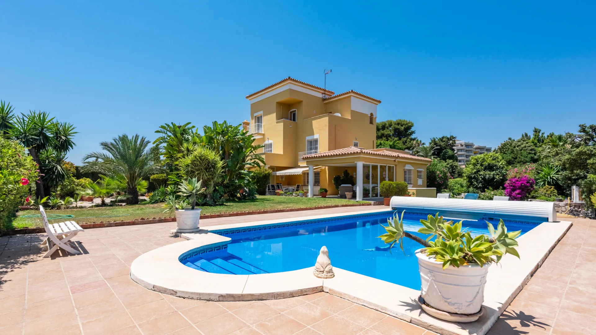 Comprar villa en Atalaya Golf