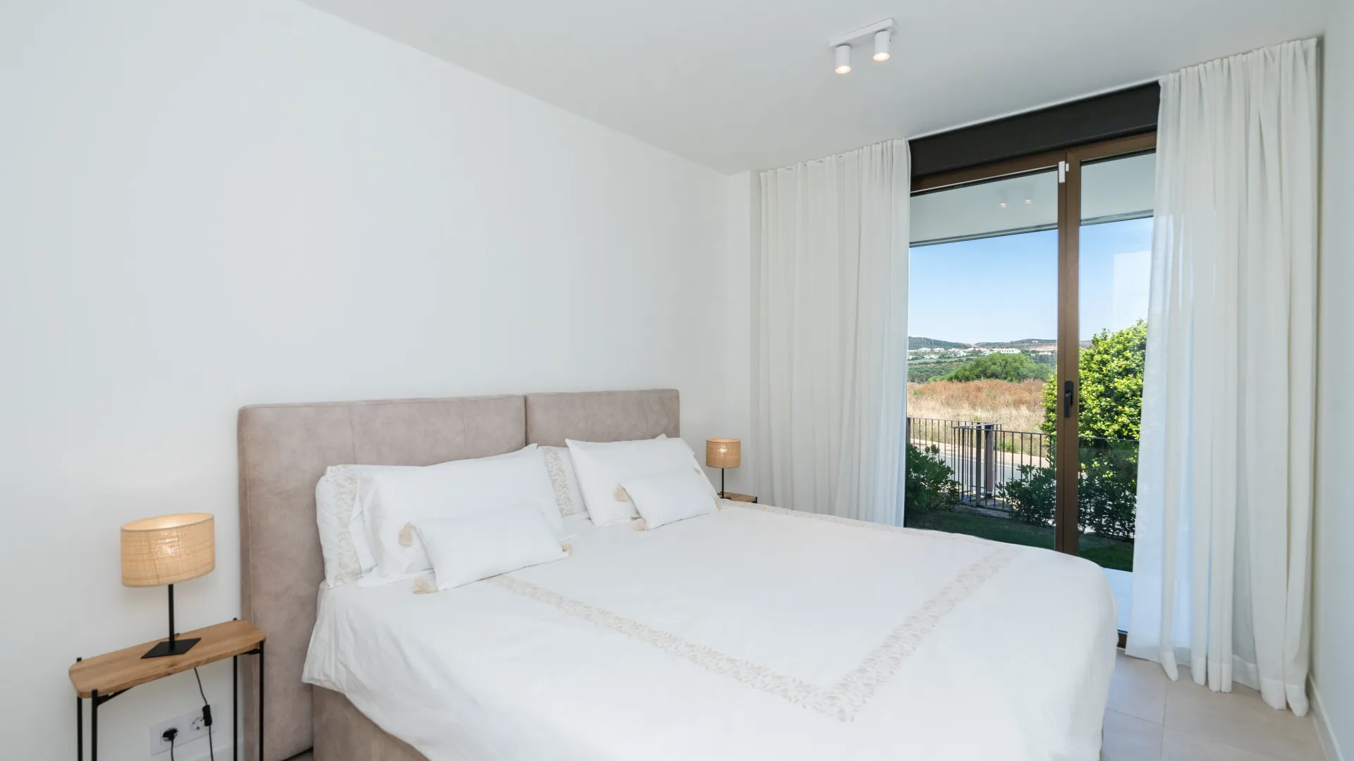 For sale ground floor apartment in Camarate Golf