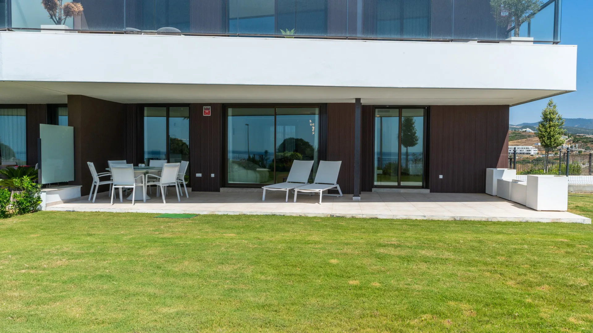 For sale ground floor apartment in Camarate Golf