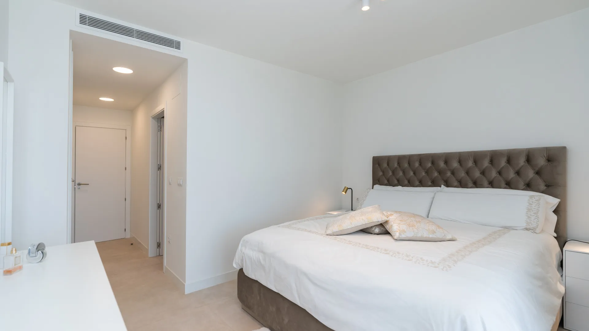 For sale ground floor apartment in Camarate Golf