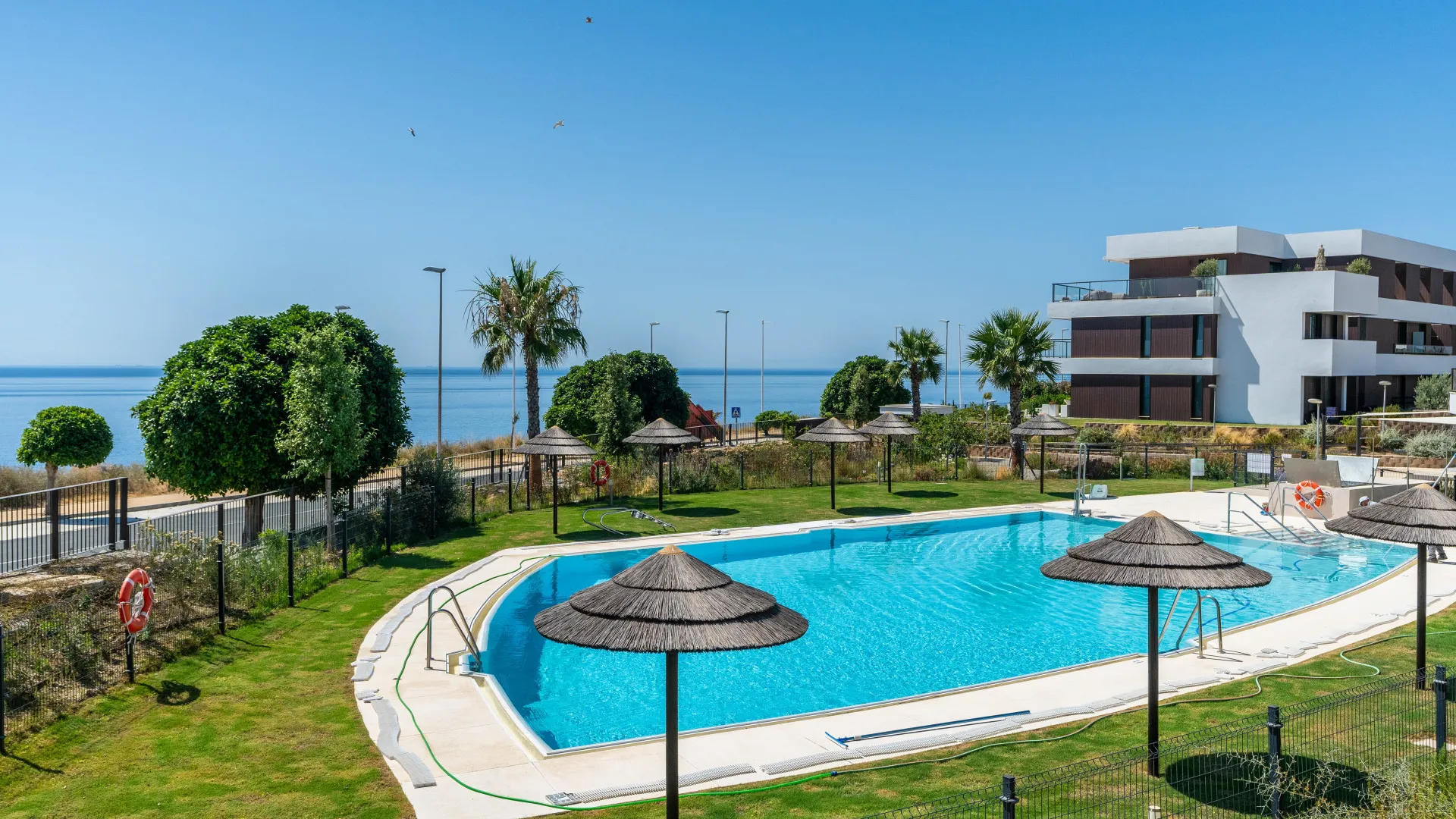 For sale ground floor apartment in Camarate Golf