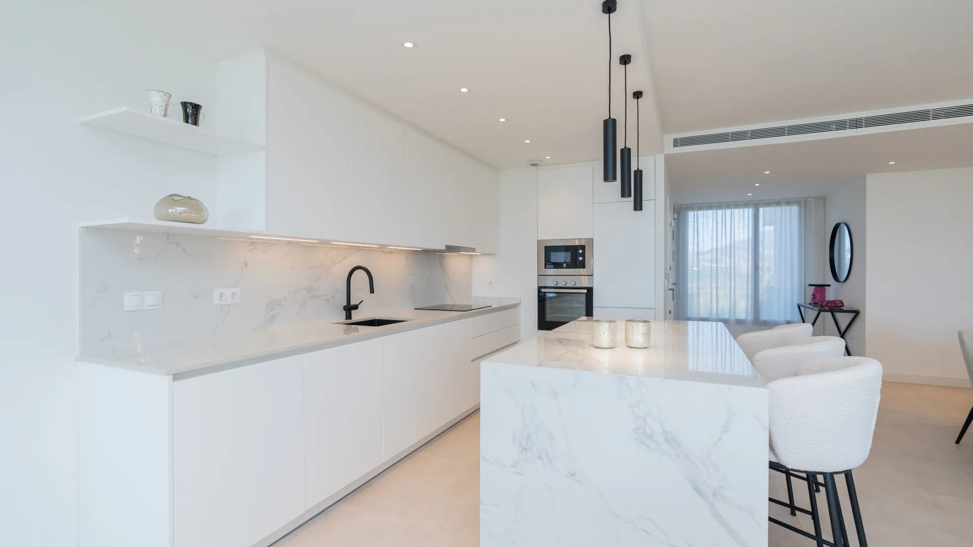 For sale ground floor apartment in Camarate Golf